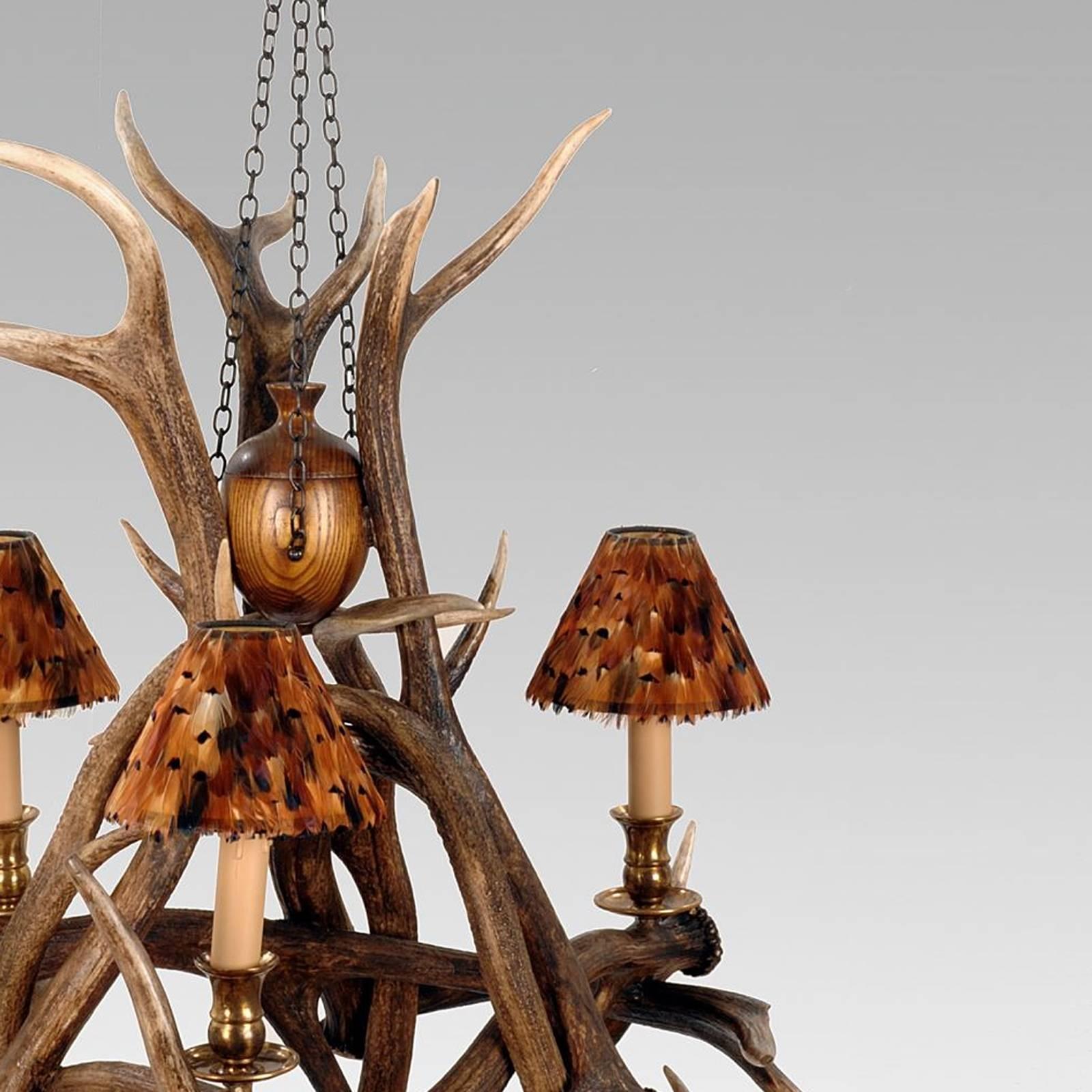 Three Antlers Chandelier, Vintage Brass Finish, Three Partridge Feather Shades In Excellent Condition For Sale In Paris, FR