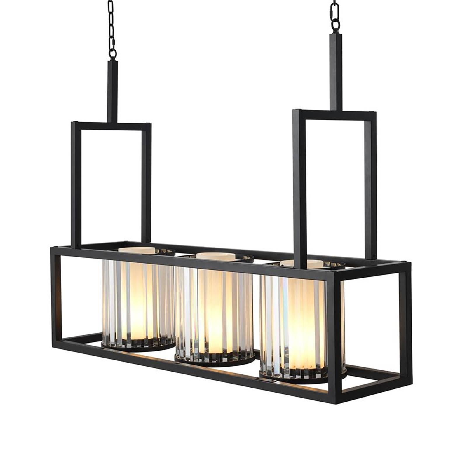 Chandelier Bellucci with iron structure in black finish,
crystal glass lamps with alabaster look. Three bulbs lamp
holder type E27, maximum 18 Watt. Adjustable chain:
150cm. Bulbs not included.
