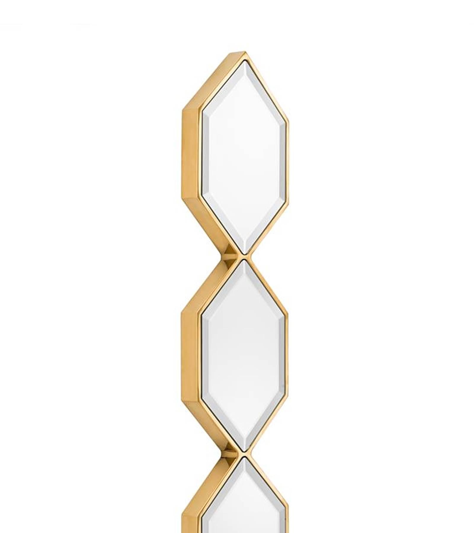 Mirror mandel in polished stainless steel gold finish
composed of three mirrors with bevelled mirror glass.
