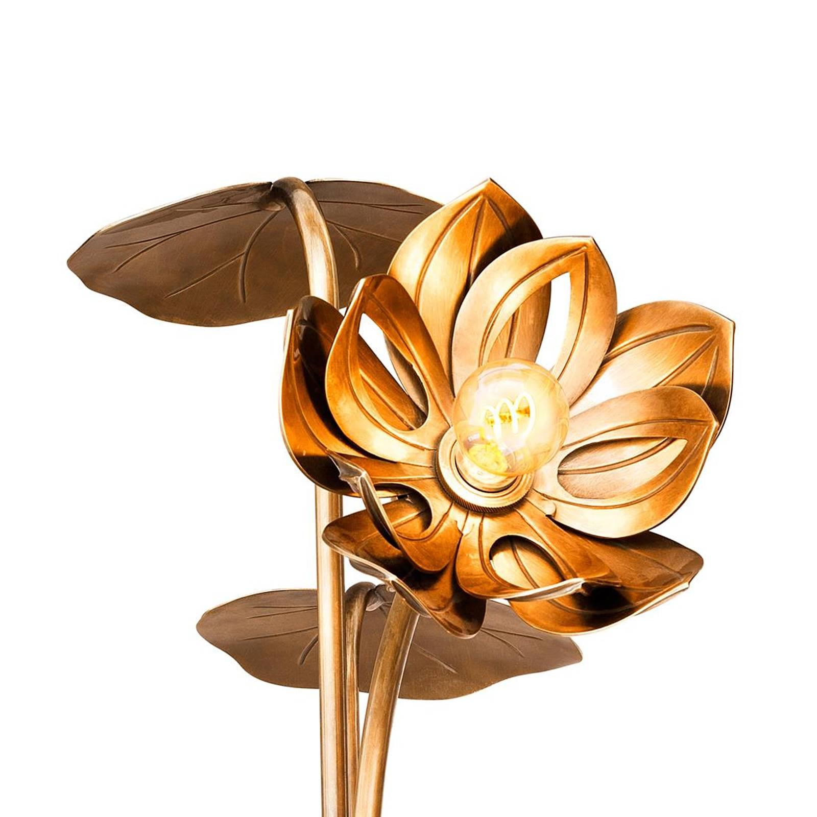 Waterlily Table Lamp in Vintage Brass Finish In Excellent Condition For Sale In Paris, FR