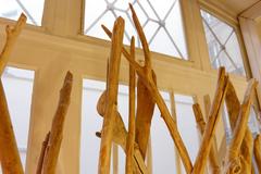 Raumteiler aus Holz, gerade auf Inoxsockel