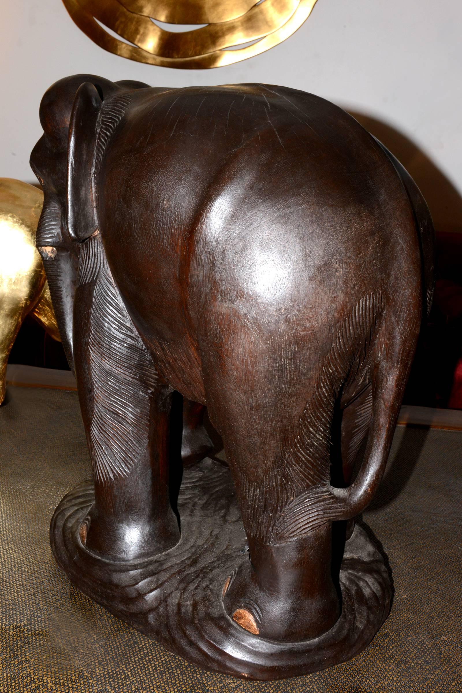 Skulptur eines Elefanten aus edlem Holz im Zustand „Hervorragend“ im Angebot in Paris, FR