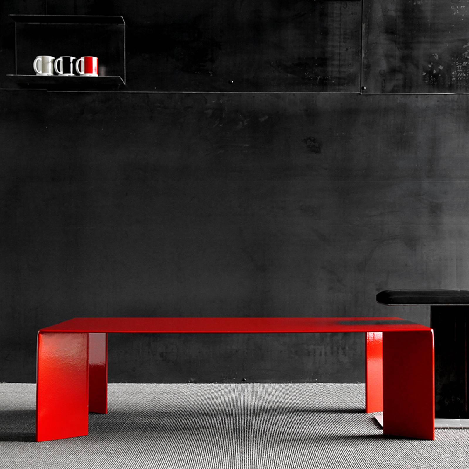 Français Table basse Laqué Rouge en acier laqué rouge en vente