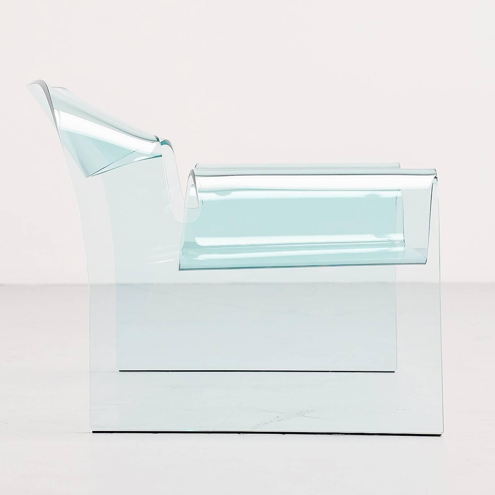 Air Armchair Casted in One Slab of Curved Clear Glass For Sale 3
