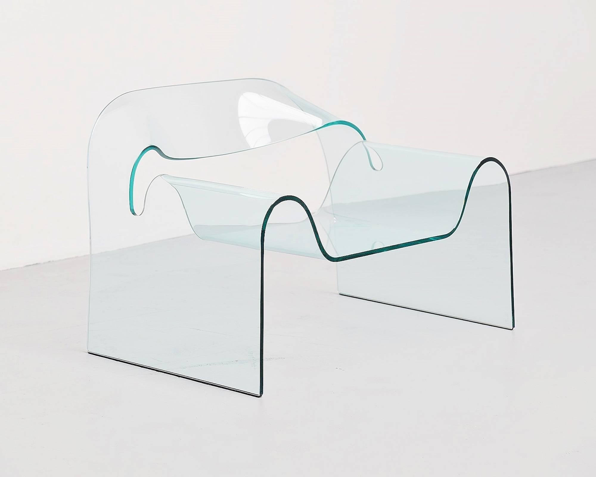 Air Armchair Casted in One Slab of Curved Clear Glass For Sale 2