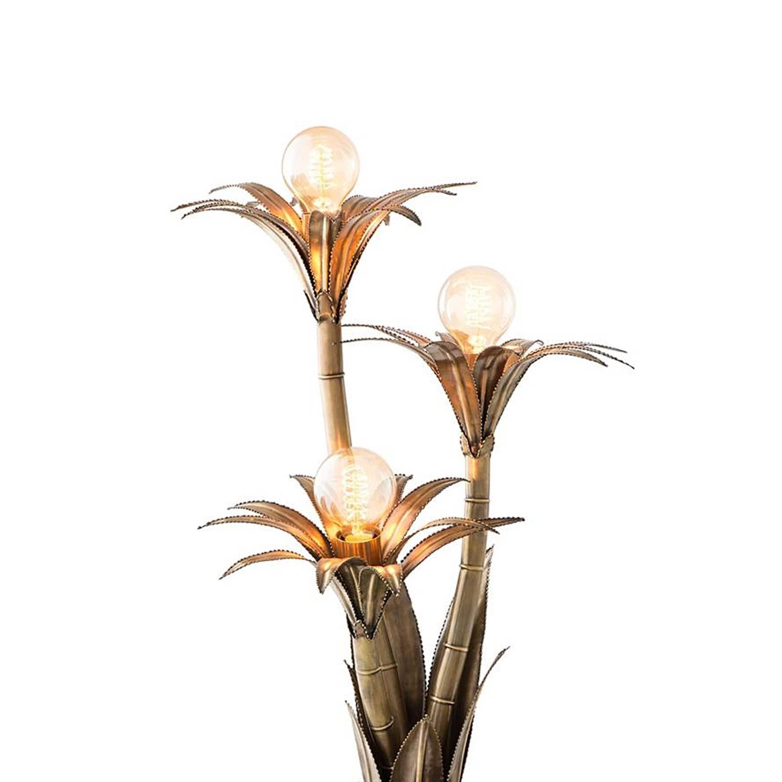 Table lamp palm flowers in vintage brass finish.
Hand-hammered brass shape. On black base.
