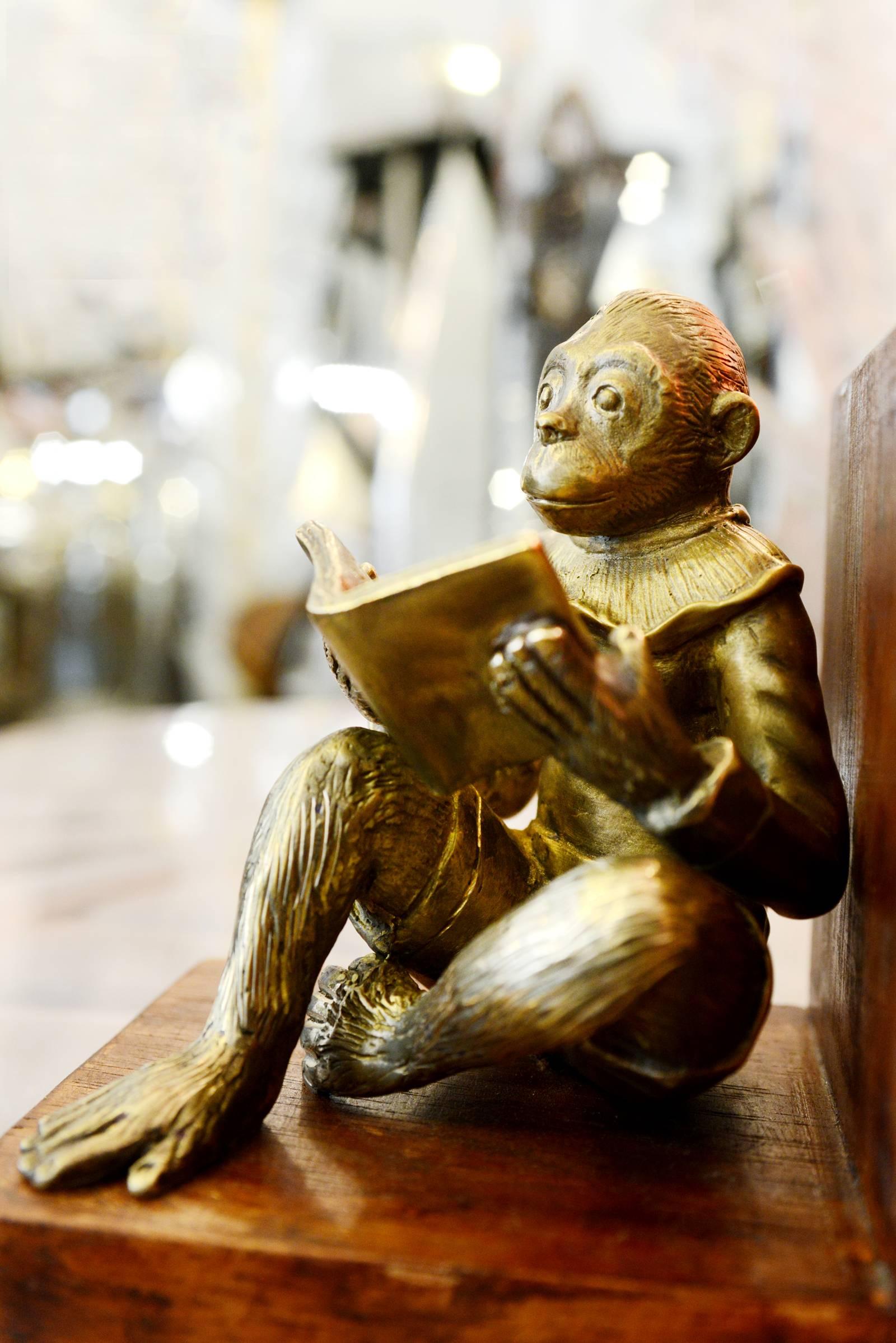 Monkeys Readers Bookends Set of Two in Bronze In Excellent Condition In Paris, FR