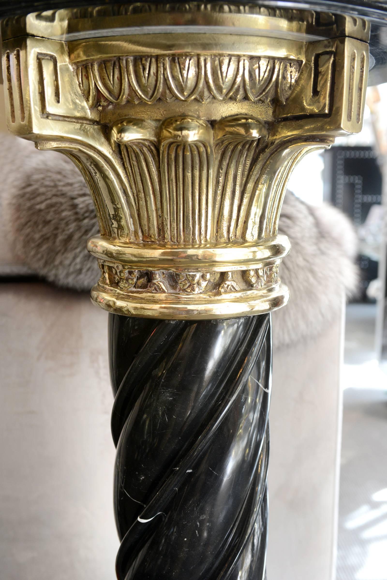 Column beta in black marble and solid
bronze. Rare decoration piece made in Italie.
Top: Ø42cm, base: 35.5cm
