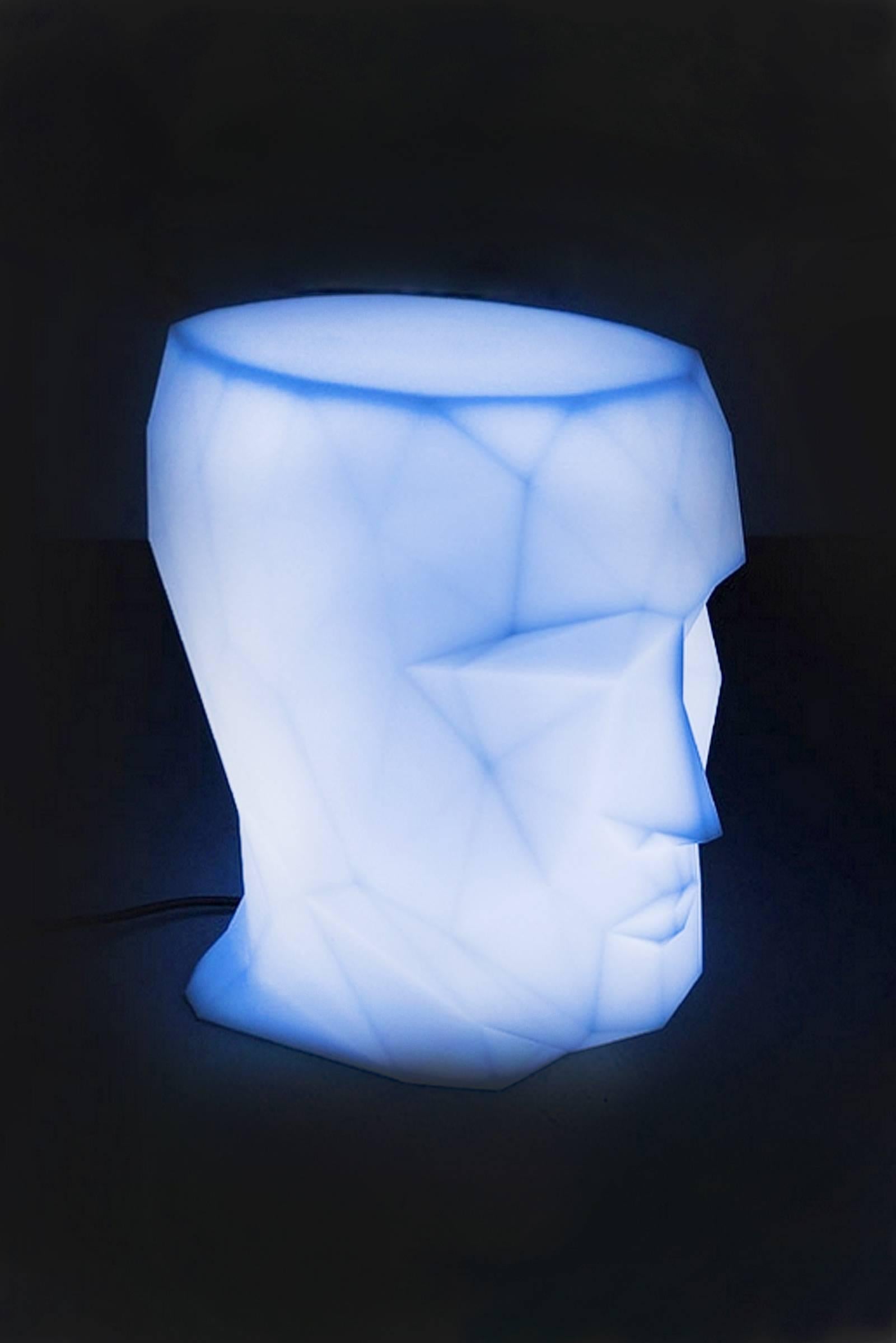 Side table or stool in white polyethylene resin. Led light head,
automatic color change lighting or by remote control. With
battery sytem, no plug. Seven lighting
colors: blue, light blue, purple, green, yellow, pink and red. Indoor or
outdoor use.
