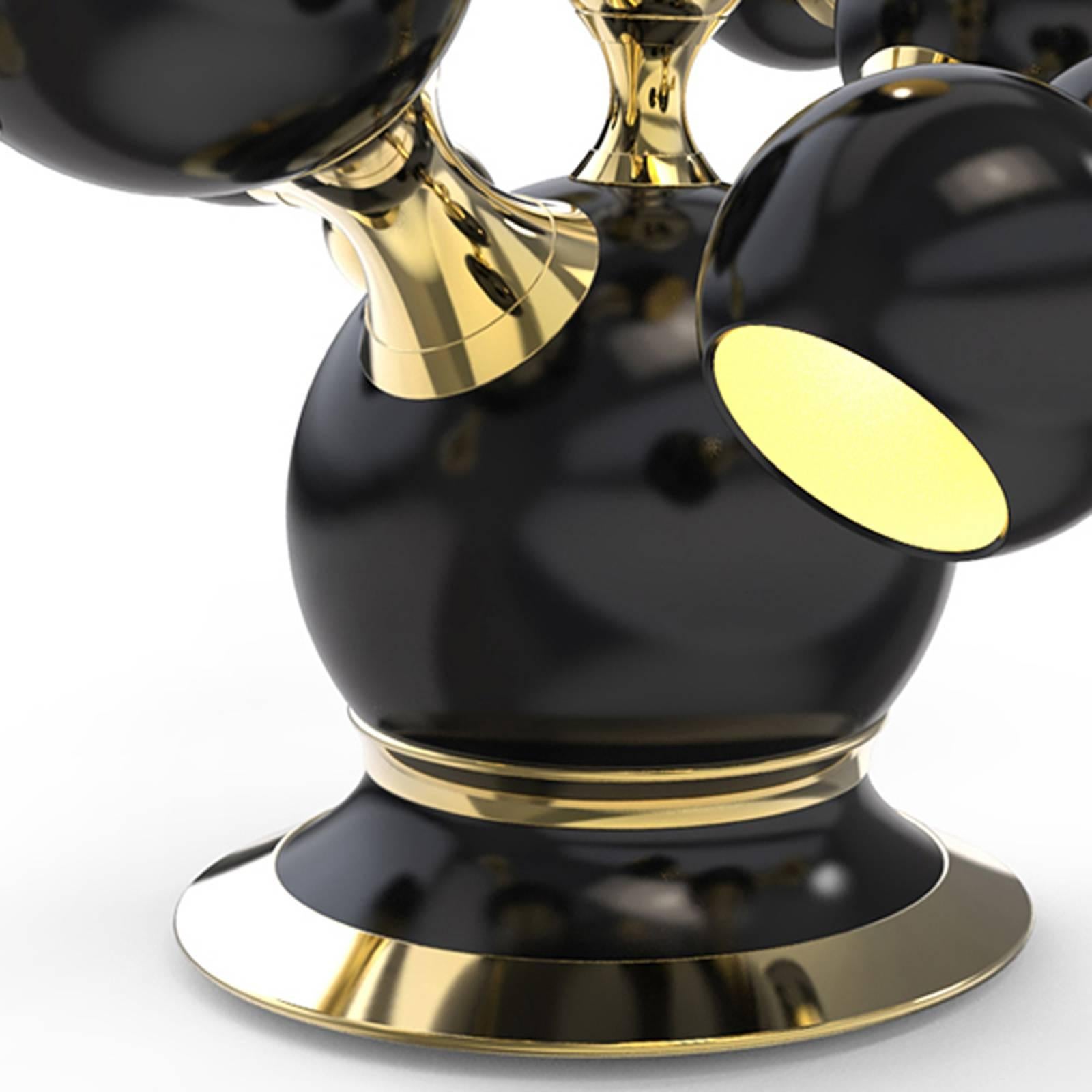 Schwarze Perlen-Tischlampe in glänzender schwarzer Oberfläche und vergoldeter Struktur (Portugiesisch) im Angebot