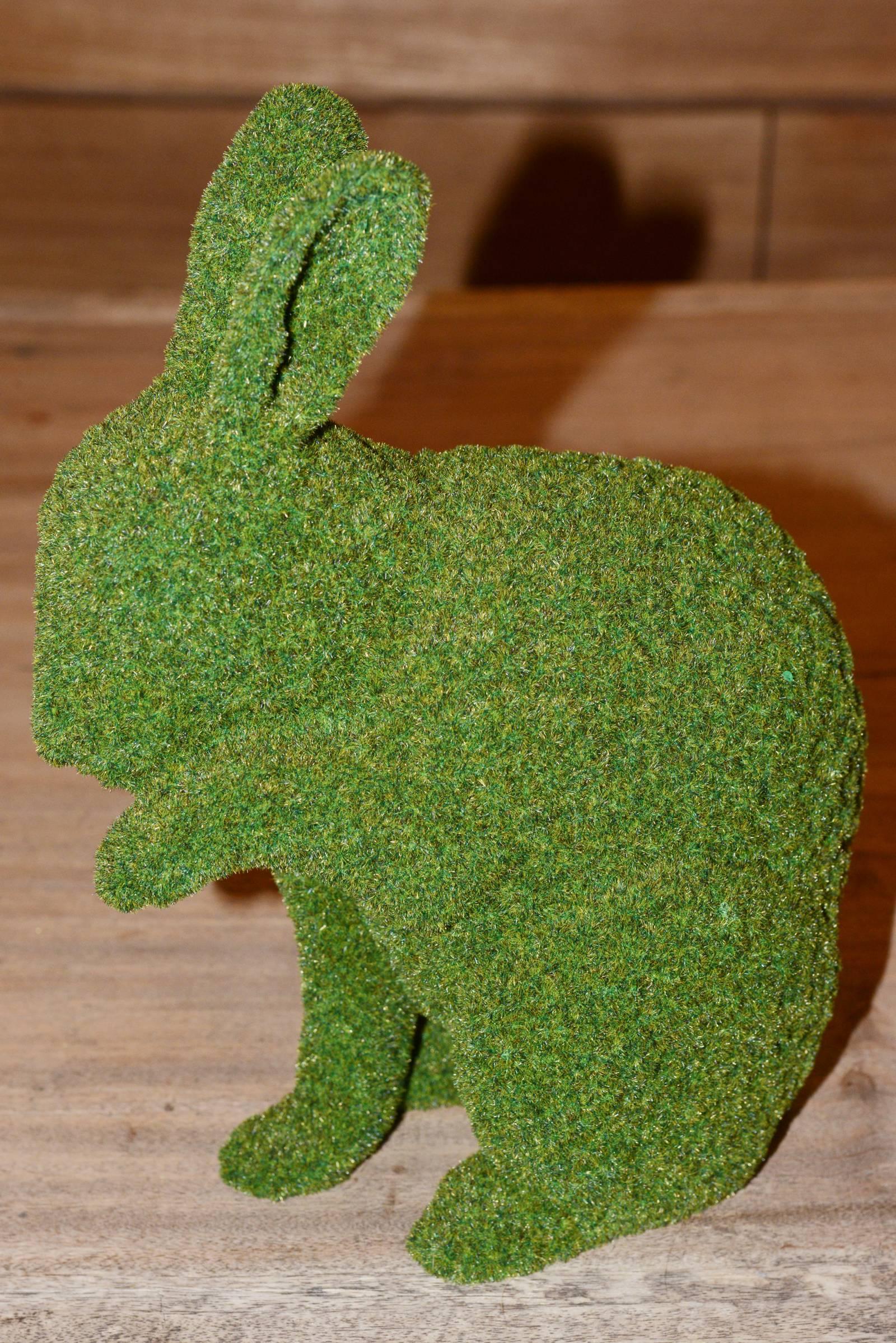 Garden Rabbit Sculpture in Synthetic Turf In Excellent Condition In Paris, FR
