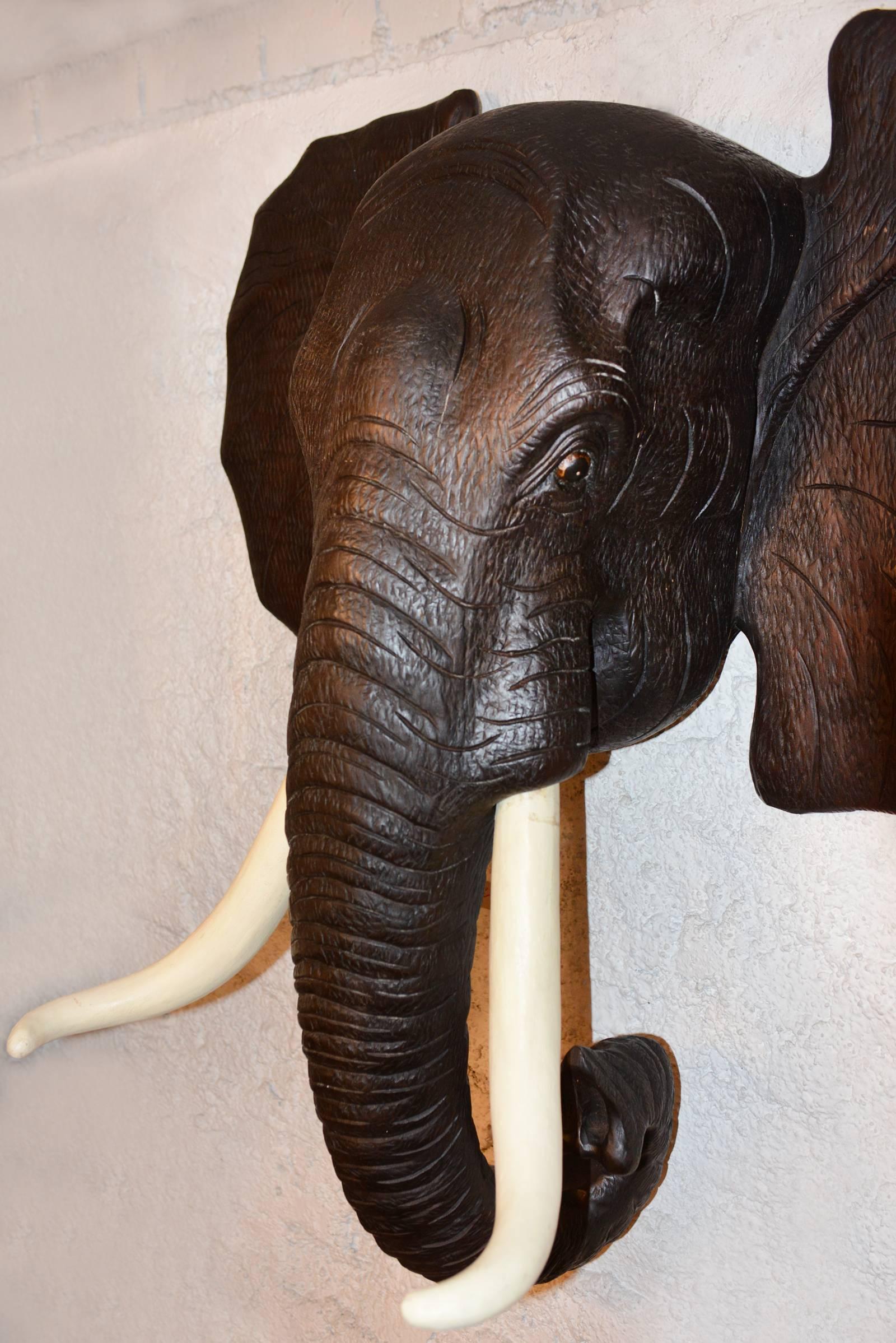 Elephant Head Sculpture in Waxed Teak Wood from Indonesia In Excellent Condition In Paris, FR