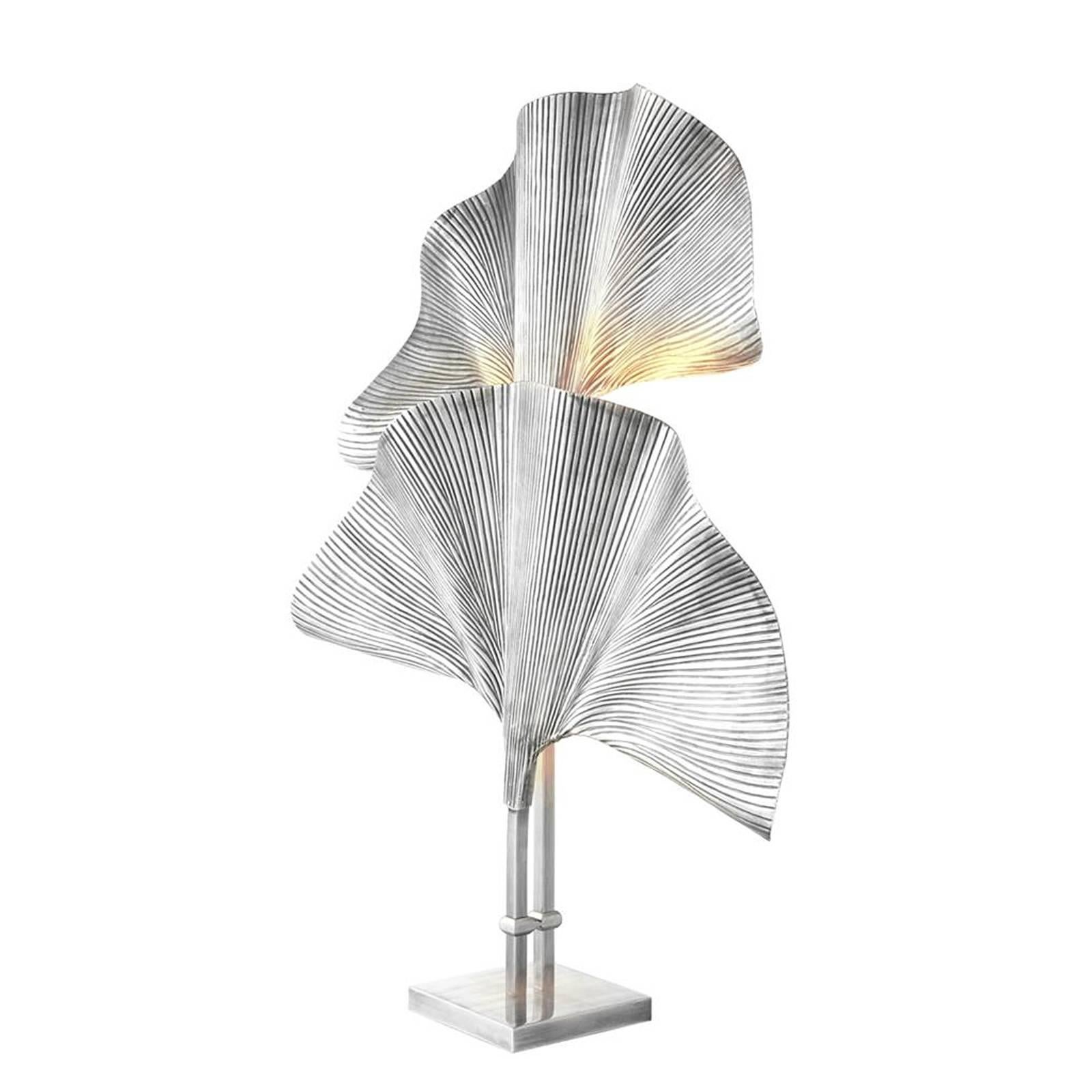 Table lamp Ginko Biloba with structure in tarnished 
silver plated finish. Two bulbs lamp holder type E27, 
40 Watt, 220-240 Volt.
Also available in floor lamp and table
Lamp. Also available in polished brass finish.
