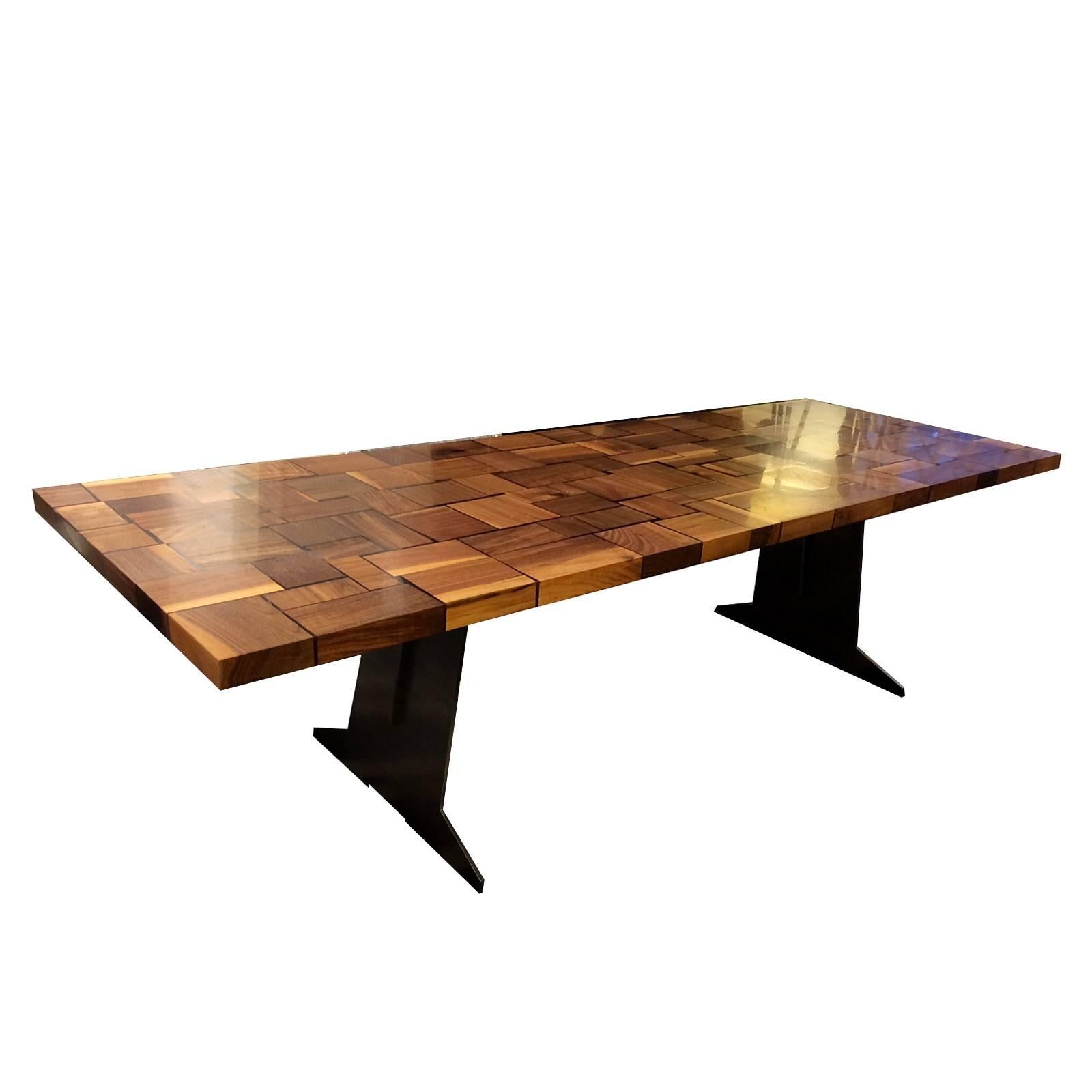 Table square wood composed of many squared blocks of
solid wood processed with resin. Mosaic Top on Iron base
with 2 feet. Wood treated with natural wax of vegetable
origin with pine extracts finish.
