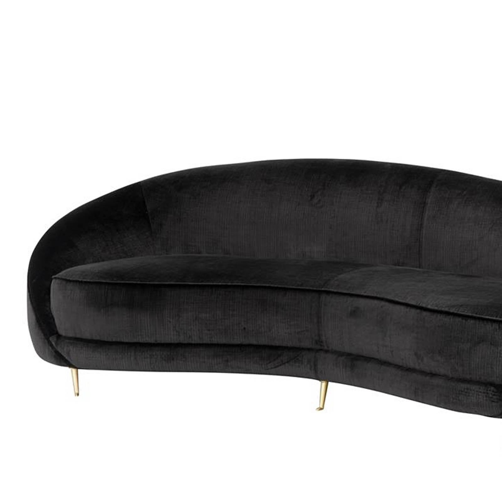 Sofa Arabella with black fabric with fire 
retardant treatment. Structure in solid 
wood. With polished brass legs.
