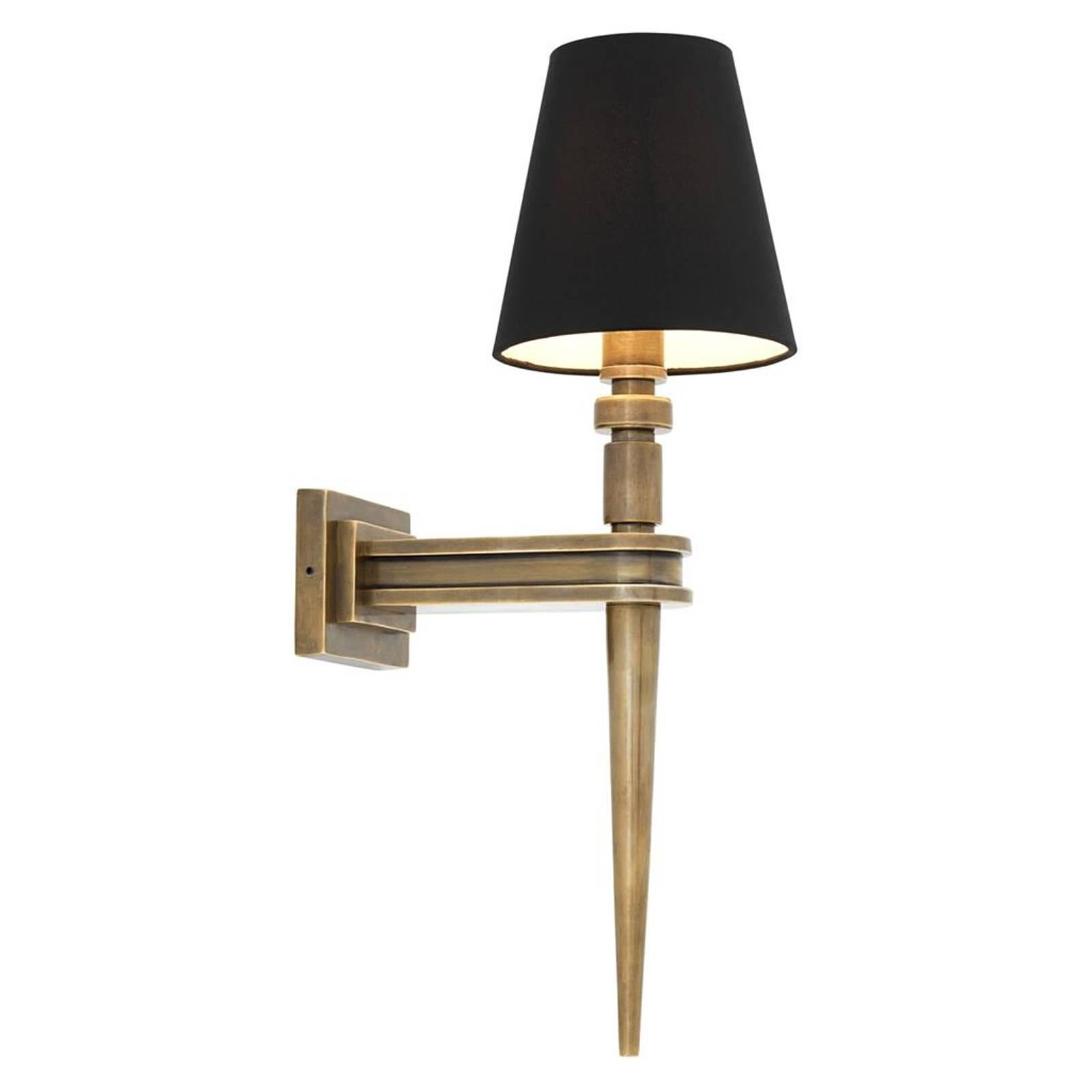 Wall lamp Austerlitz single with vintage brass
structure and black shade. One bulb lamp holder
type E14, max 40 watt. Bulb not included.
Also available in nickel finish.
Also available in Austerlitz triple.
