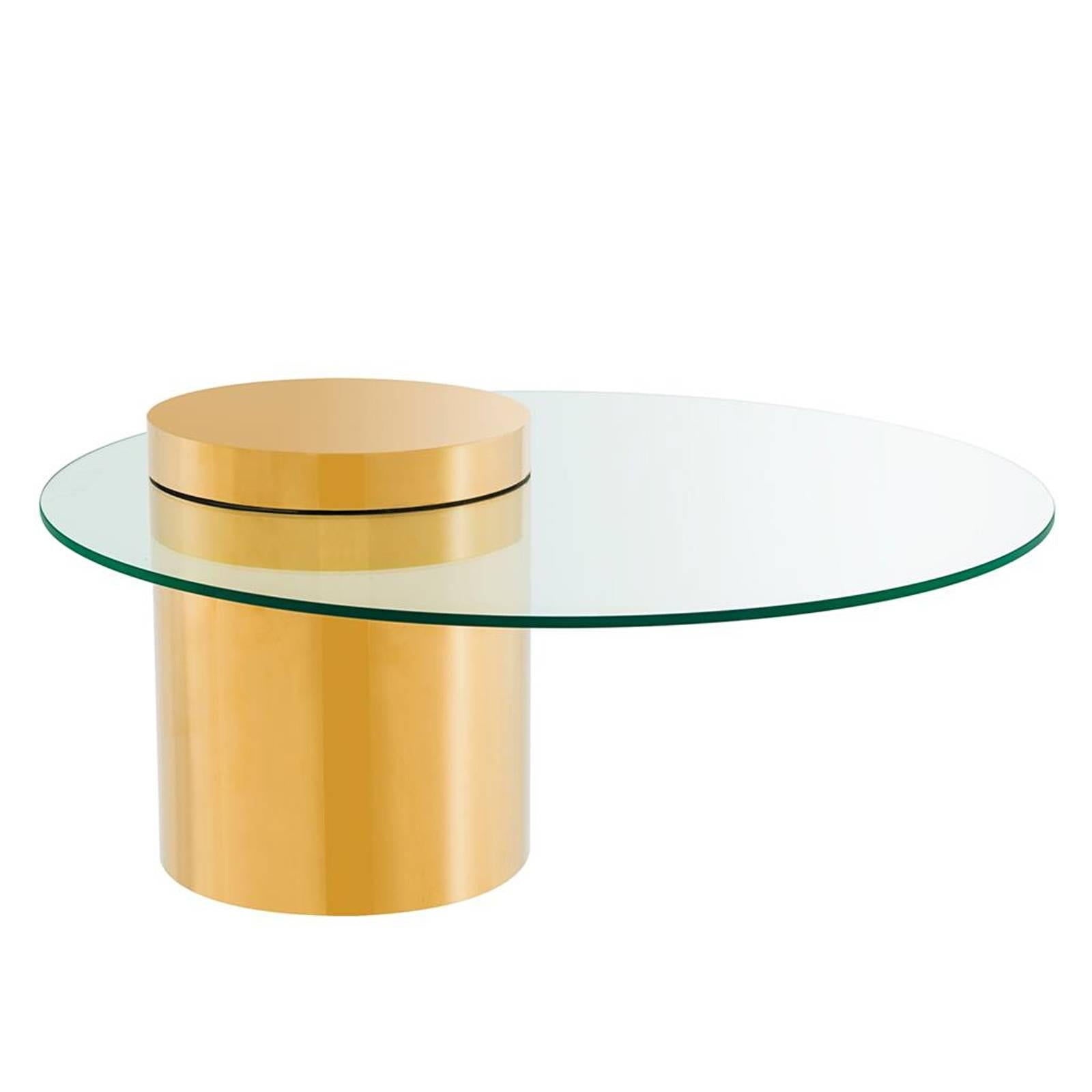 Coffee table balance with stainless steel structure
in gold finish. With clear glass top. 
Also available in side table.
