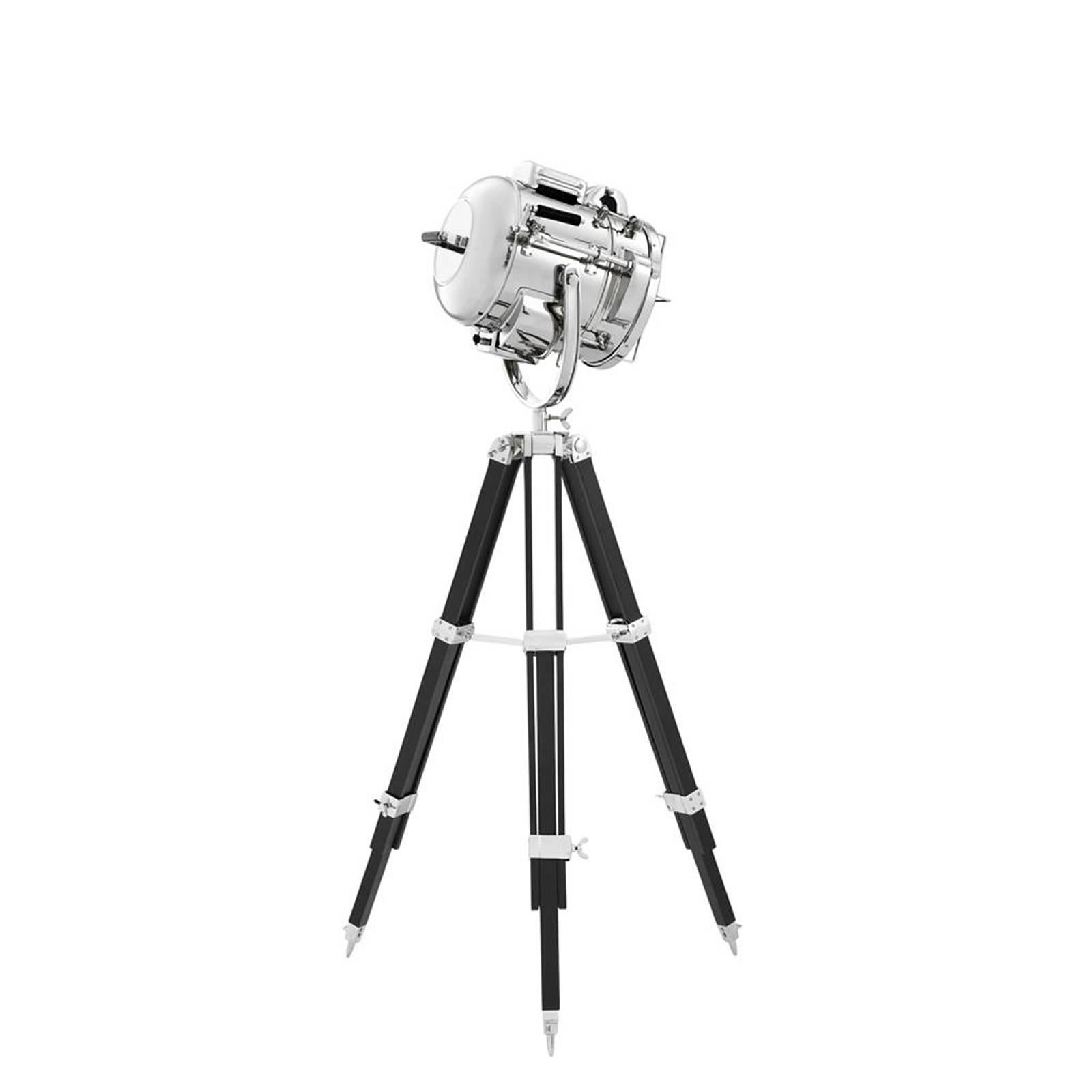 Projector Nautilus with nickel finish lamp,
with clear glass lens. On tripod feet in solid 
wood in black finish. 1 bulb lamp holder type.
Also available with brass
finish lamp with clear glass lens. On tripod
feet in solind wood in brown