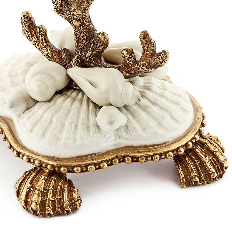 Seepferdchen-Tasse aus weißem geschnitztem Porzellan (21. Jahrhundert und zeitgenössisch)