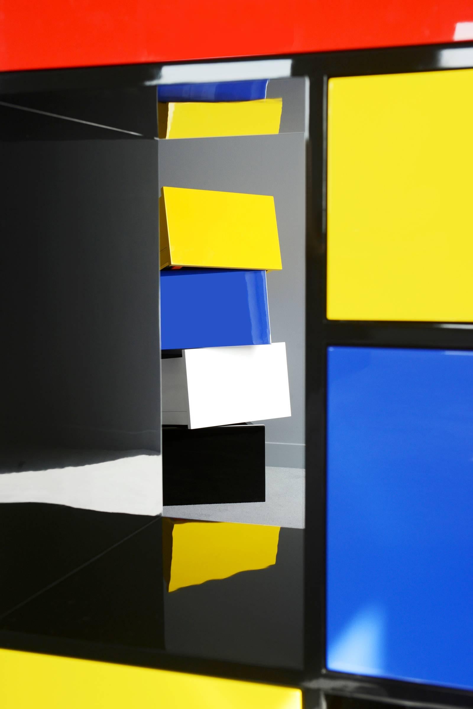 Fer Enfilade haute laqué avec 16 tiroirs réglables Le Mondrian en vente