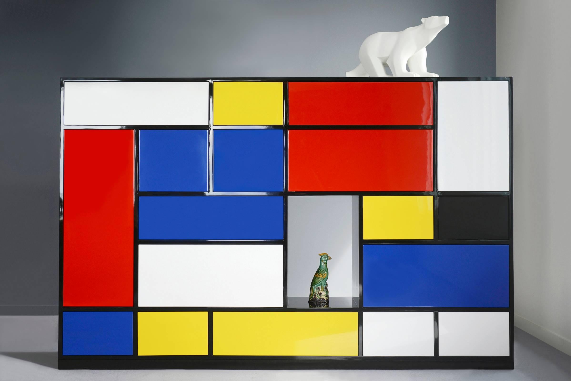 Français Enfilade haute laqué avec 16 tiroirs réglables Le Mondrian en vente