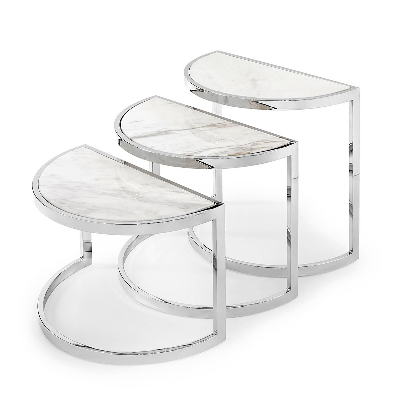 Side table half-moon set of three tables. Structure in 
chrome finish with white marble top.
Also available with blue tempered glass top.
Measures: L 54 x D 30 x H 38 cm
L 54 x D 30 x H 46 cm
L 54 x D 30 x H 54 cm
