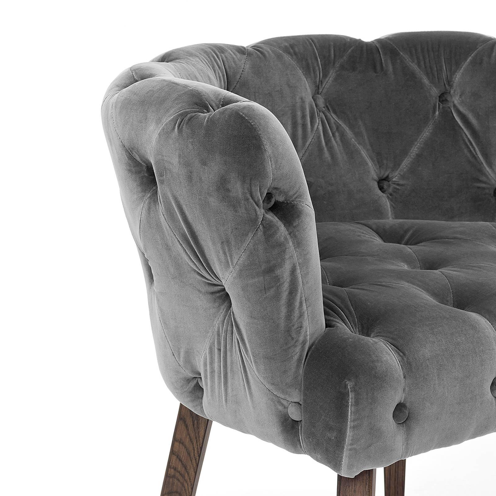 Home Capiton chair upholstered in grey capitonated
velvet fabric with brown solid wood legs.
Also available with purple capitonated velvet fabric with
brown solid wood legs or with black capitonated
velvet fabric with black solid wood legs.

