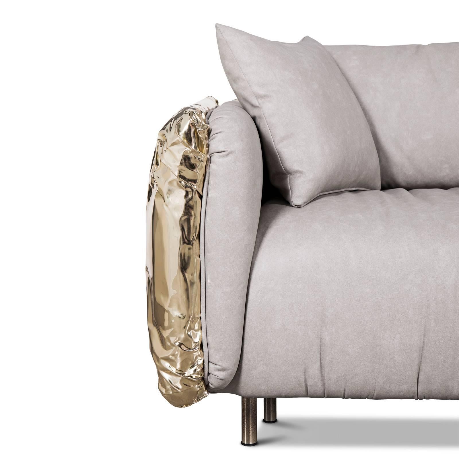 Gold Safe Sofa with Hammered Polished Brass In New Condition For Sale In Paris, FR