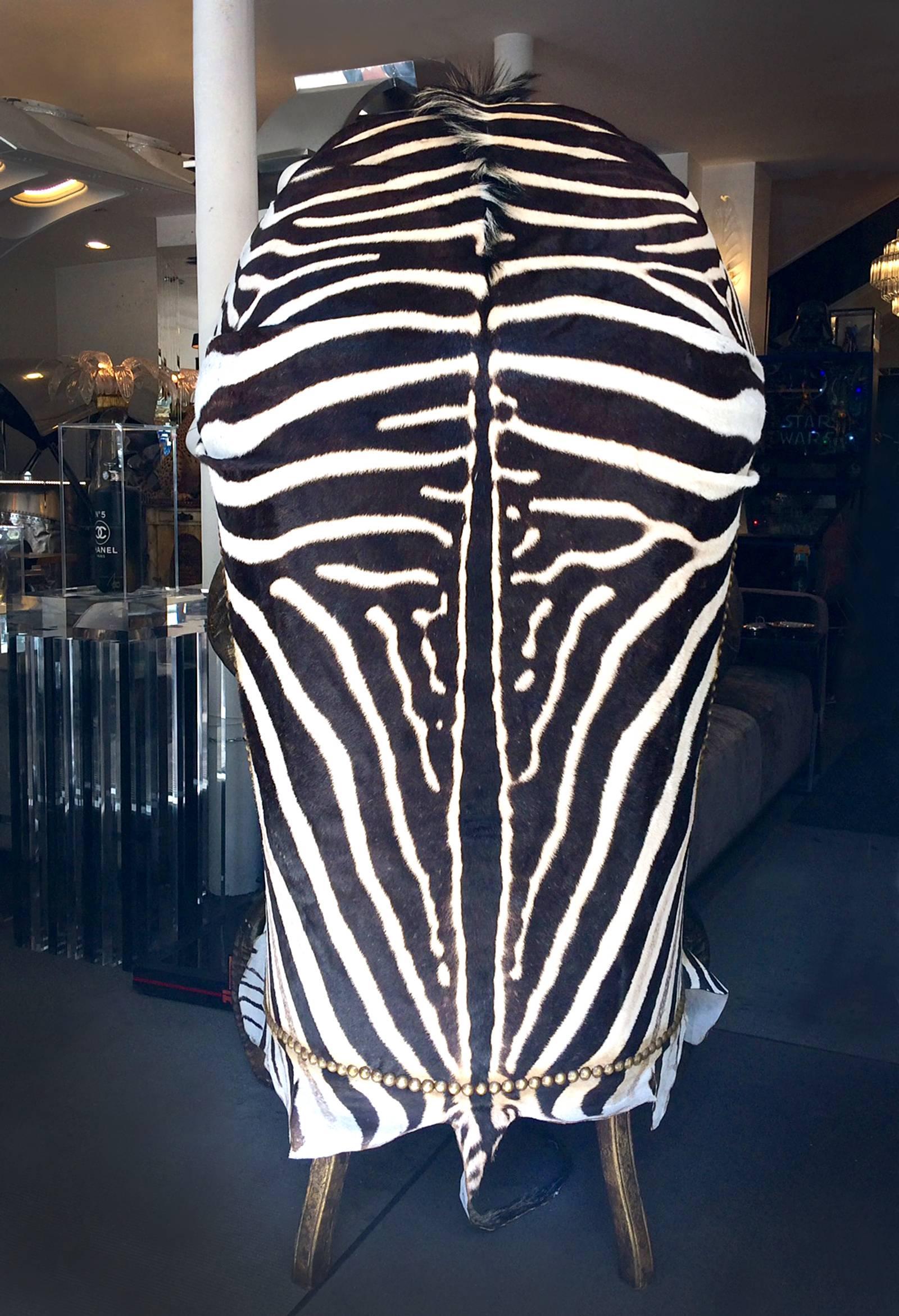 Français Fauteuil haut Zebra avec cornes de Kudu et de buffle en vente