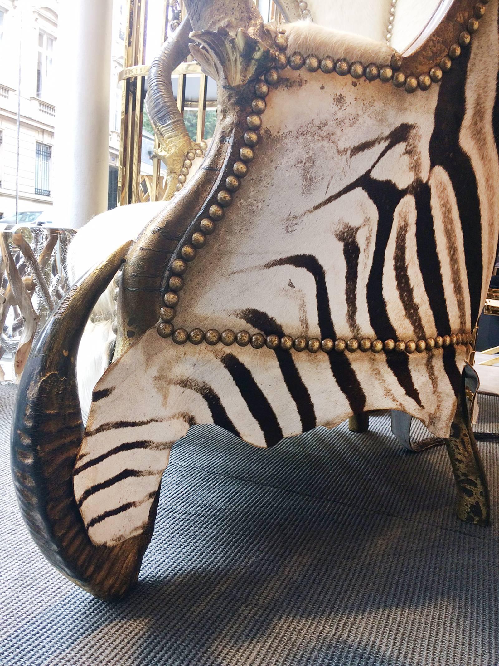 Zebra High Armchair with Kudu and Buffalo Horns In Excellent Condition For Sale In Paris, FR