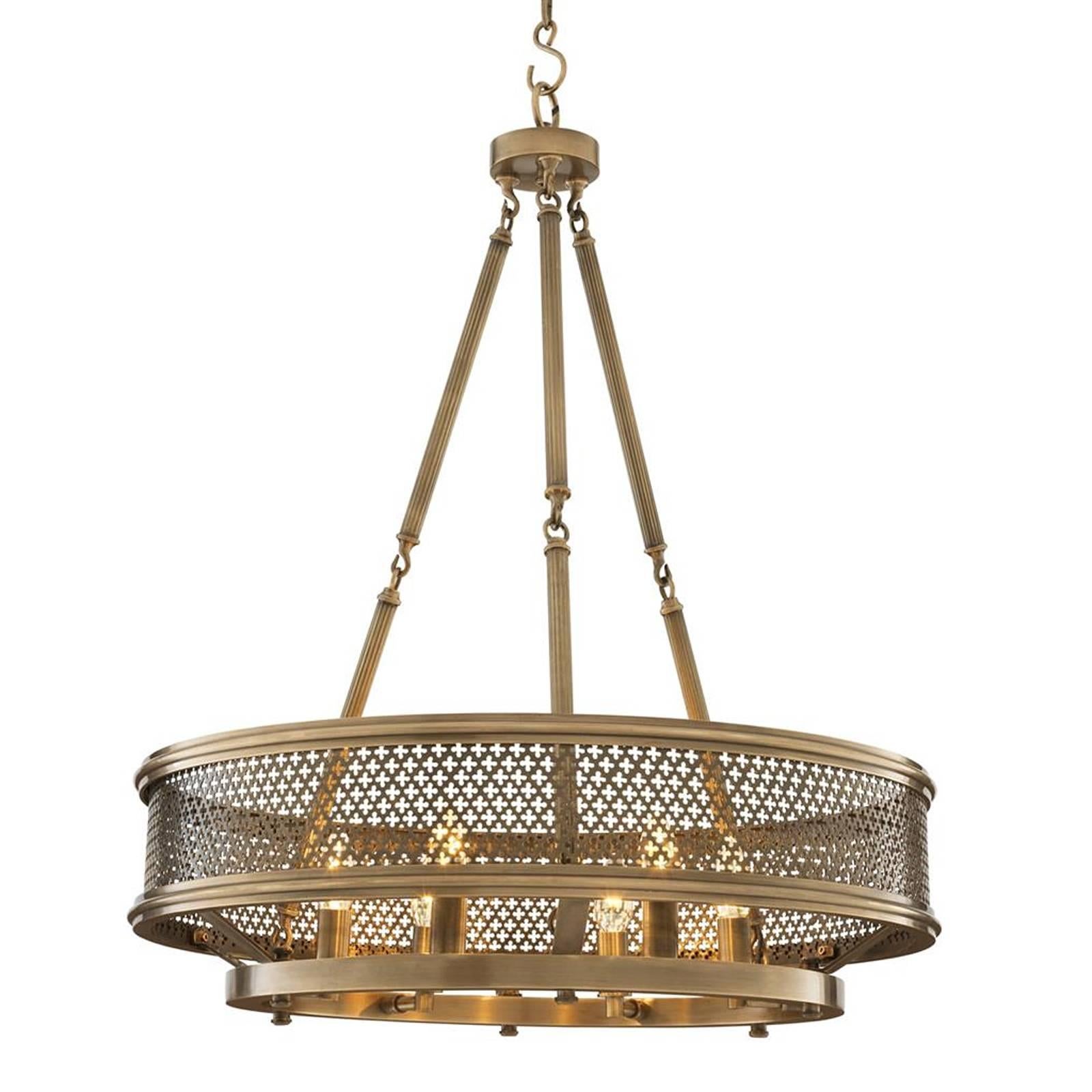 Chandelier clover with structure in antique brass finish.
Six bulbs, lamp holder type E14, max 40 watt. Bulbs not
included. Adjustable chain: 200 cm.
