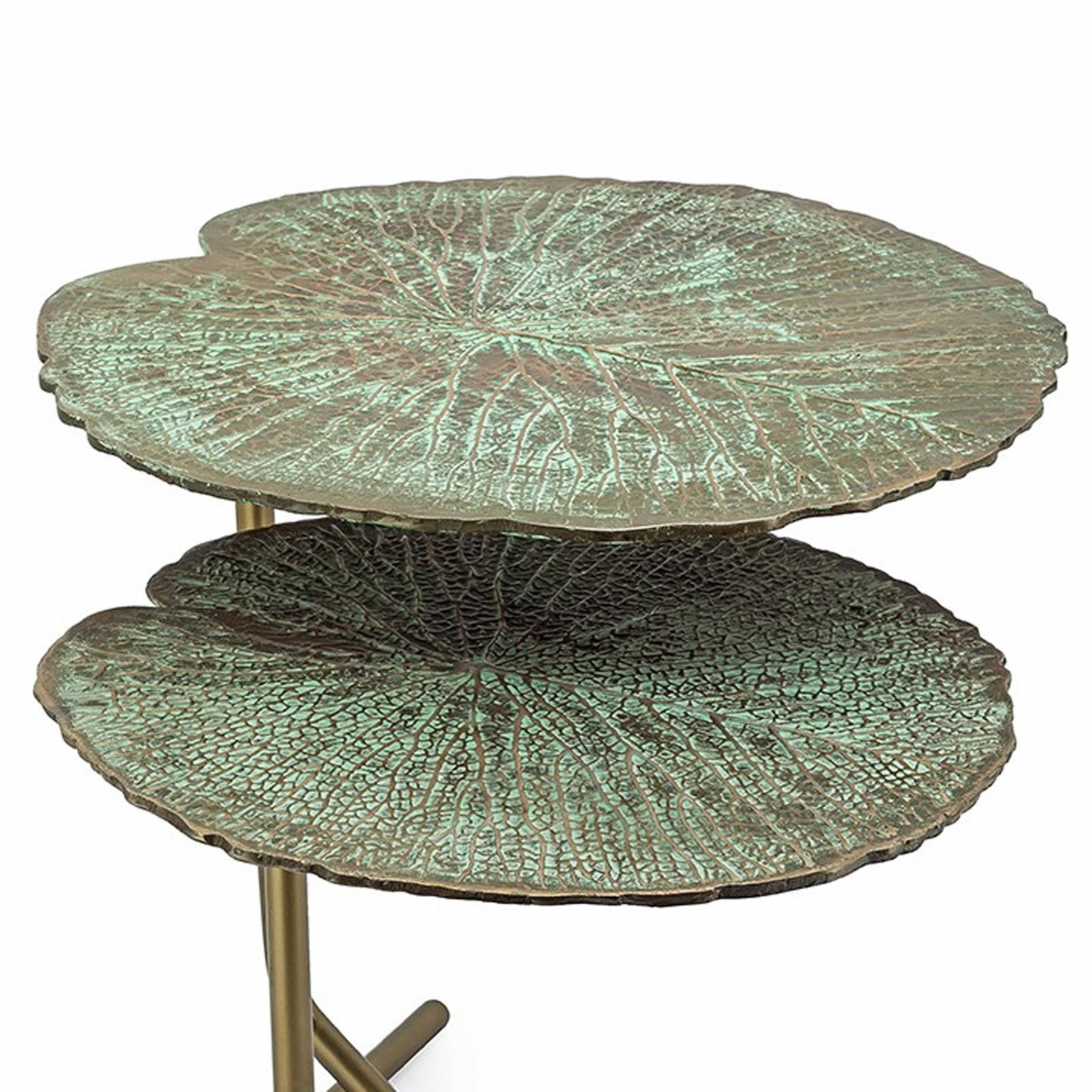 Side table set of two lotus leaves, with 
structure in metal, in old bronze finish style. 
A/ Ø49xH53cm.
B/ Ø41xH45cm.
