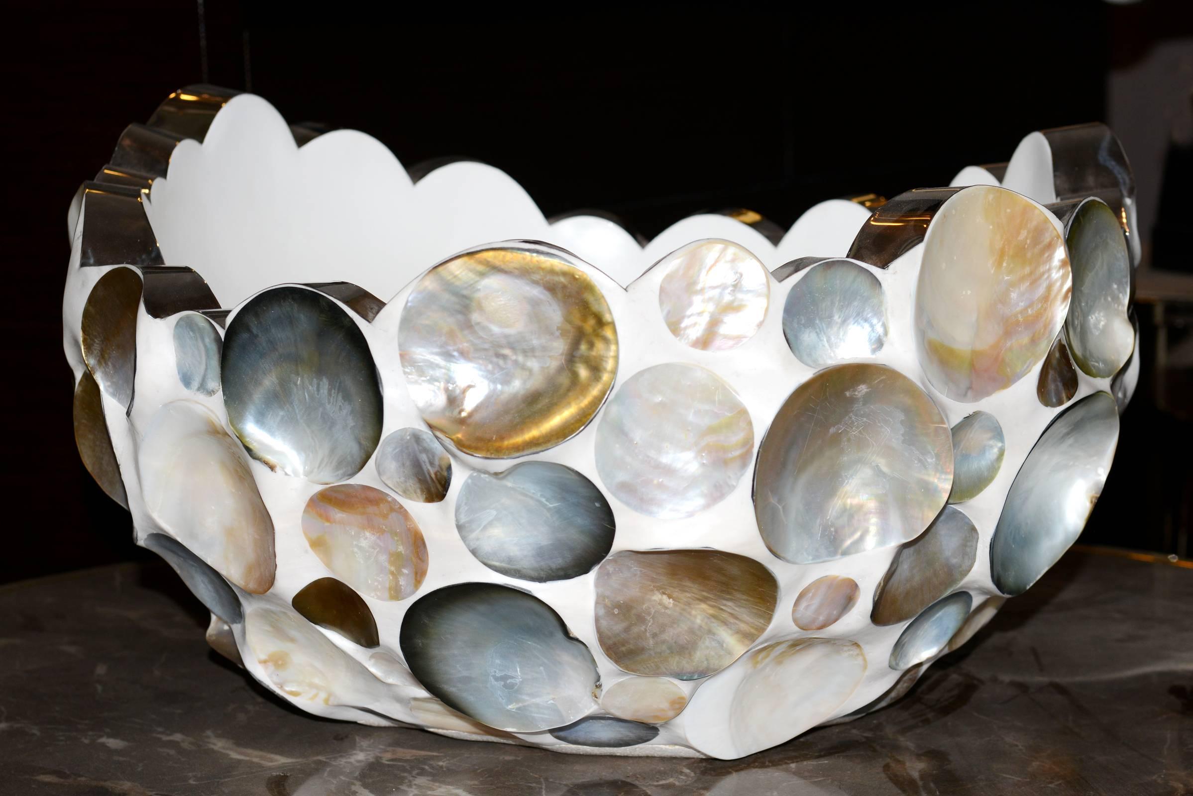 Shell Cup Mother-of-Pearl Made in Netherlands in 2016 In Excellent Condition In Paris, FR