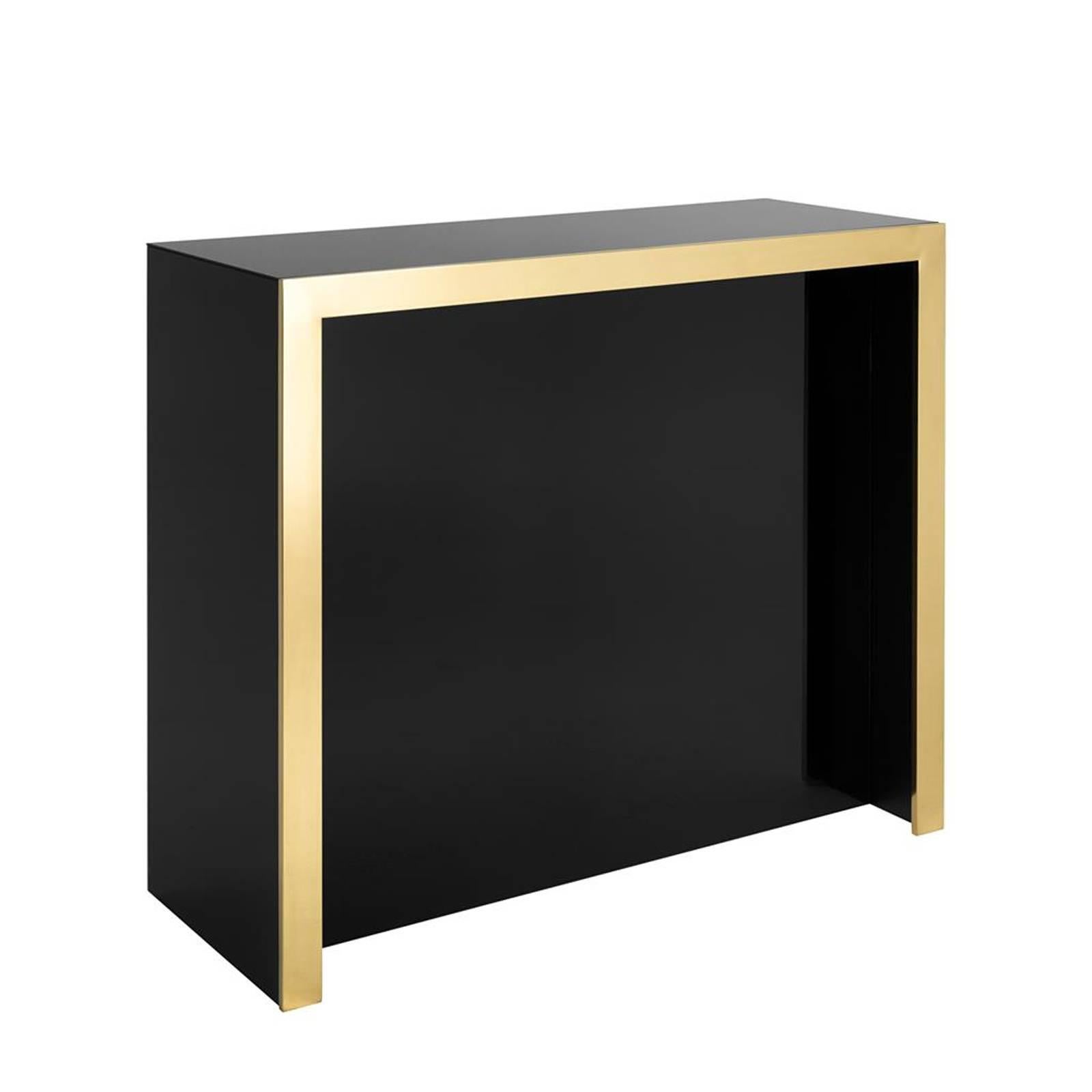Bar Mac Allister gold with structure in wood. 
Front and sides covered with black glass. 
With black glass top. Back in black finish with 
two shelves and two bottles holder shelves.
Also available with black resin marble in front.

    