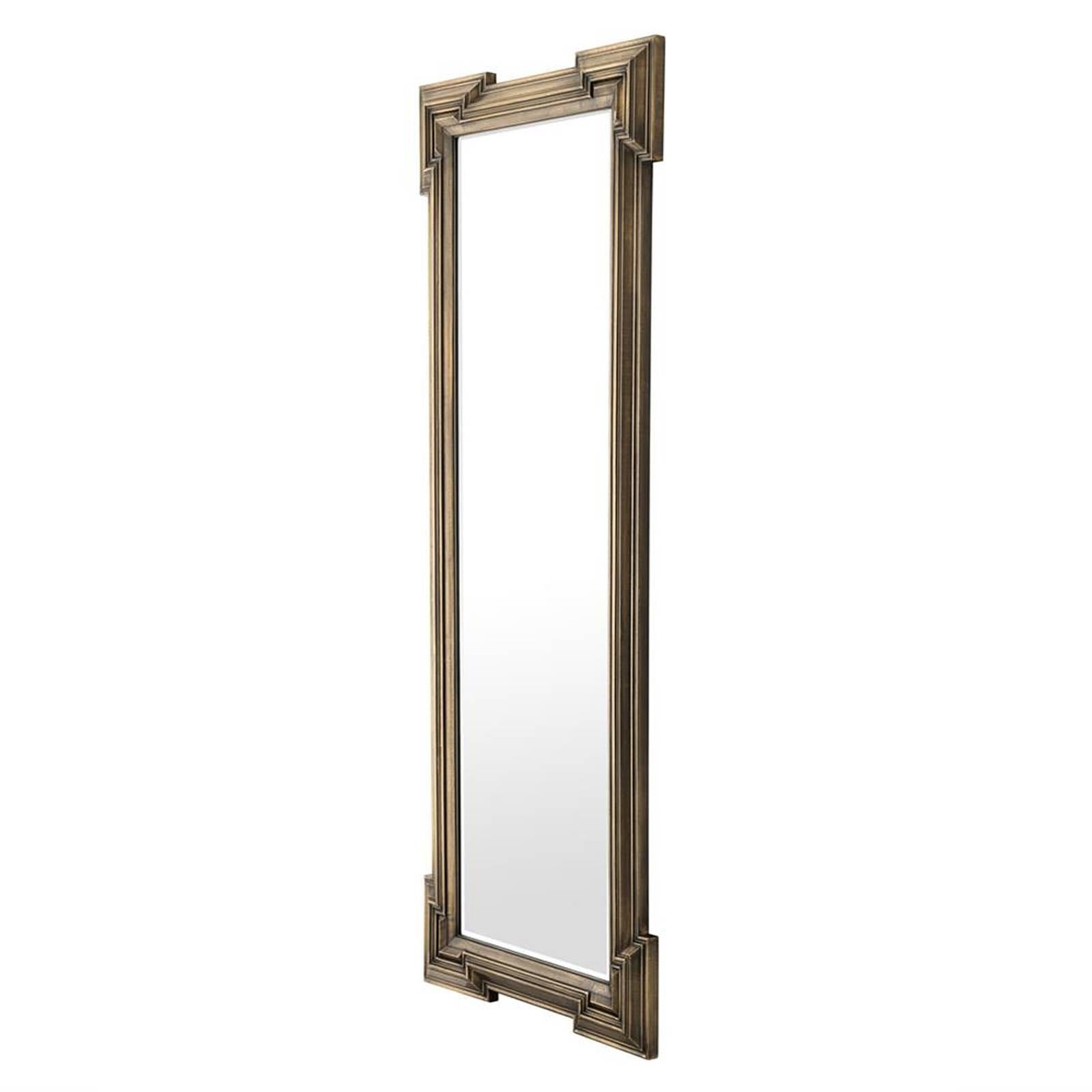 Spiegel Scuadro mit antikem Messing Finish rechteckig 
rahmen und geschliffenem Spiegelglas. Elegantes Stück.
Auch mit quadratischem Rahmen erhältlich.
