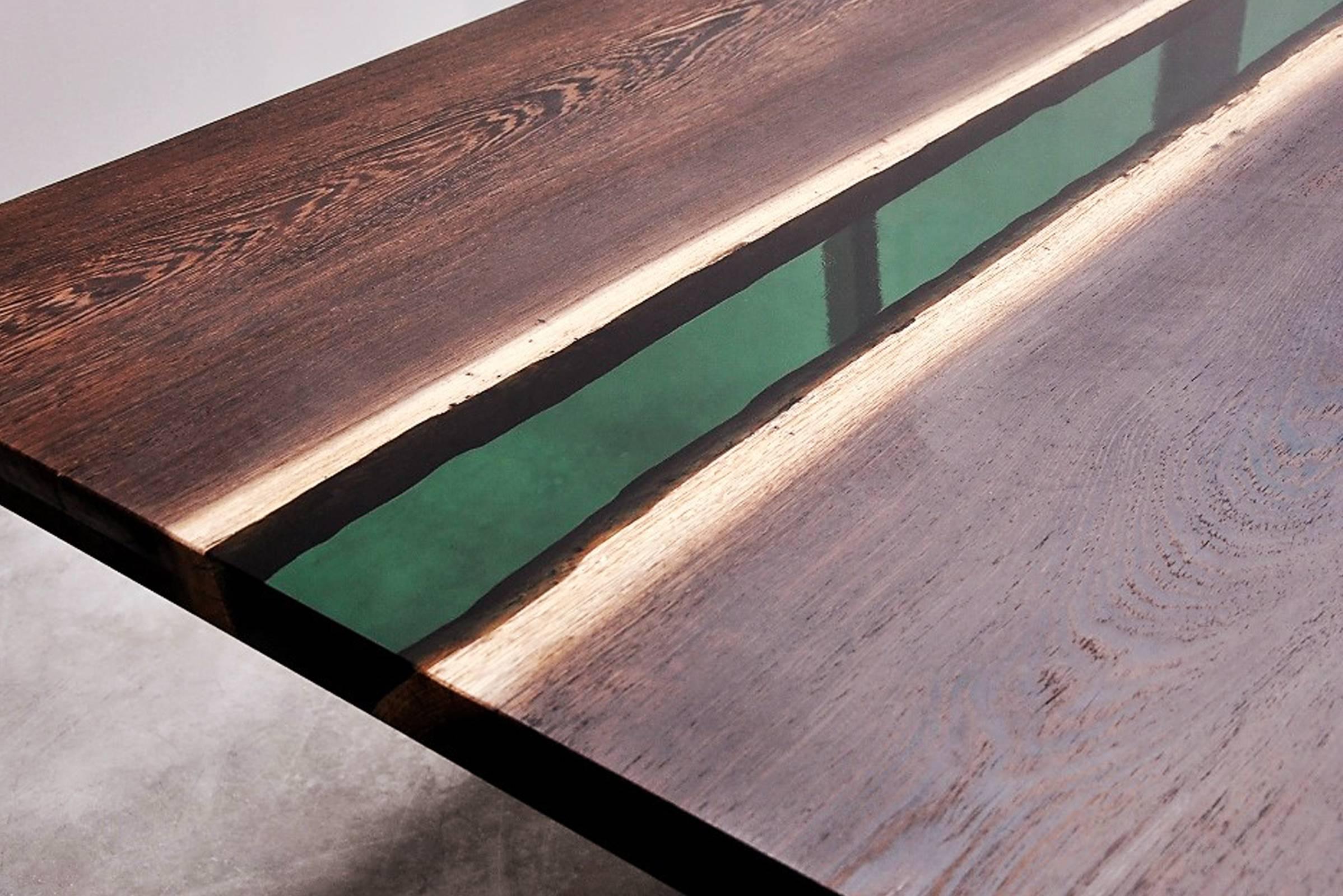 XXIe siècle et contemporain Table de salle à manger ou table de conférence en bois de wengé et résine de la forêt d'émeraude en vente
