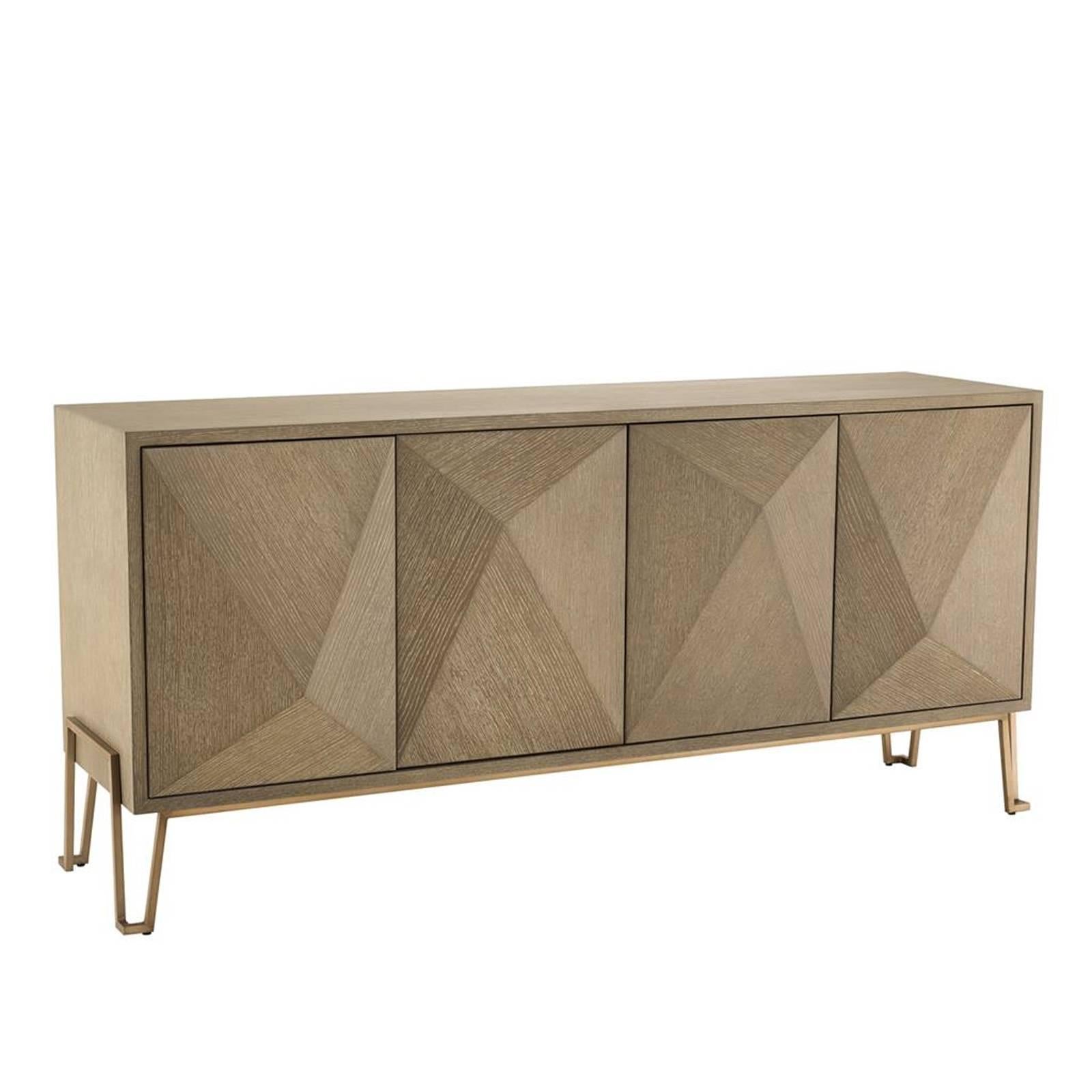 Sideboard Catalaga with structure in solid oak,
washed oak veneer finish. Finishes in brushed
brass. With four opening doors.
