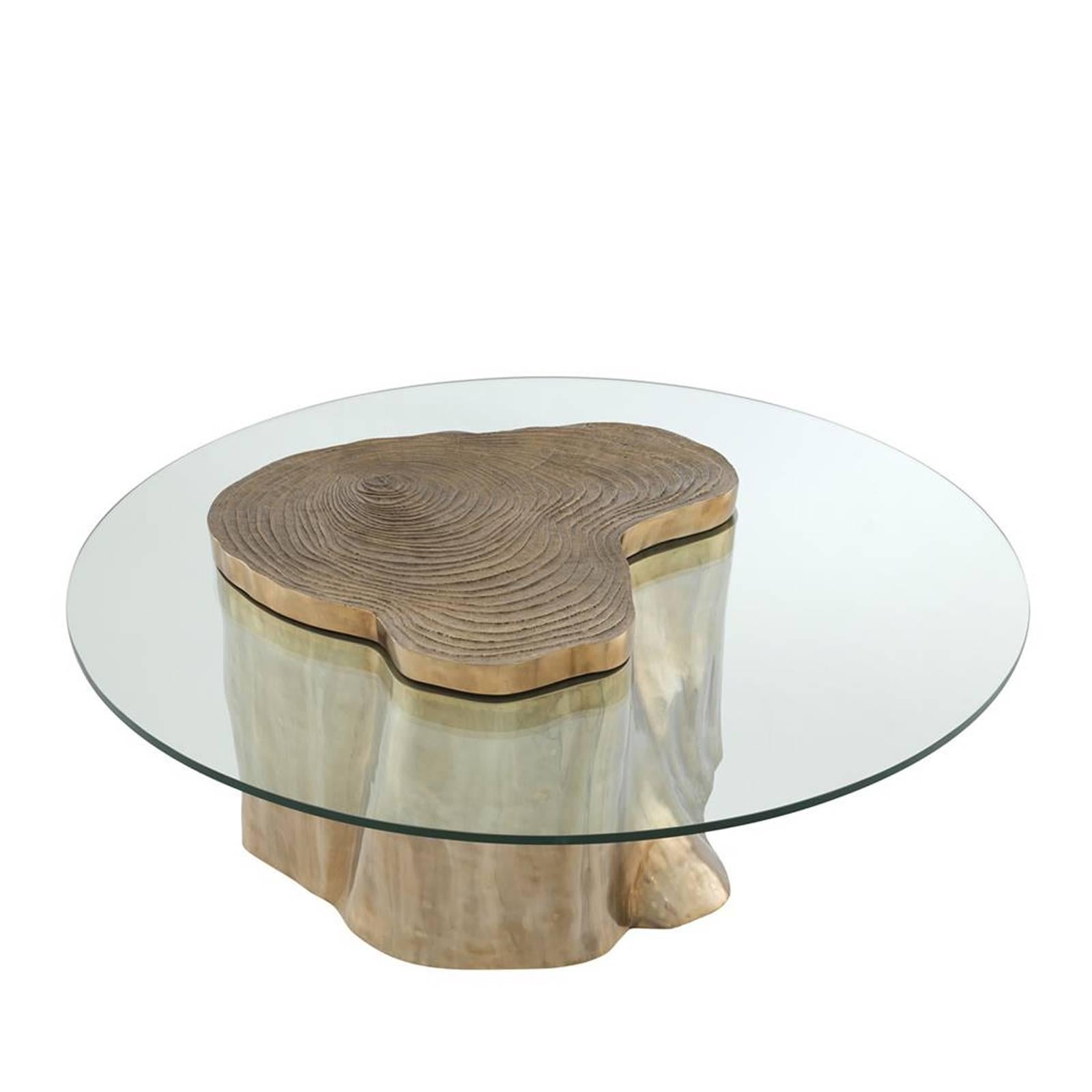 Coffee table solid trunk with structure in
polished brass finish. With clear glass top.
