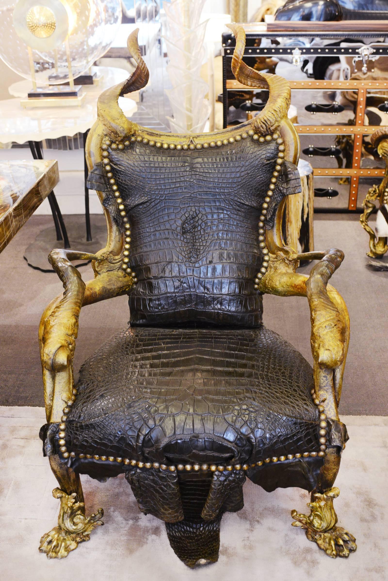 Armchair black Croco with structure in solid beech wood.
Covered with black tinted alligator skin from Mississippi.
With two real zebu, two real buffalo water and two real Aries horns.
Nails and finishes in bronze. Exceptional piece handmade
in