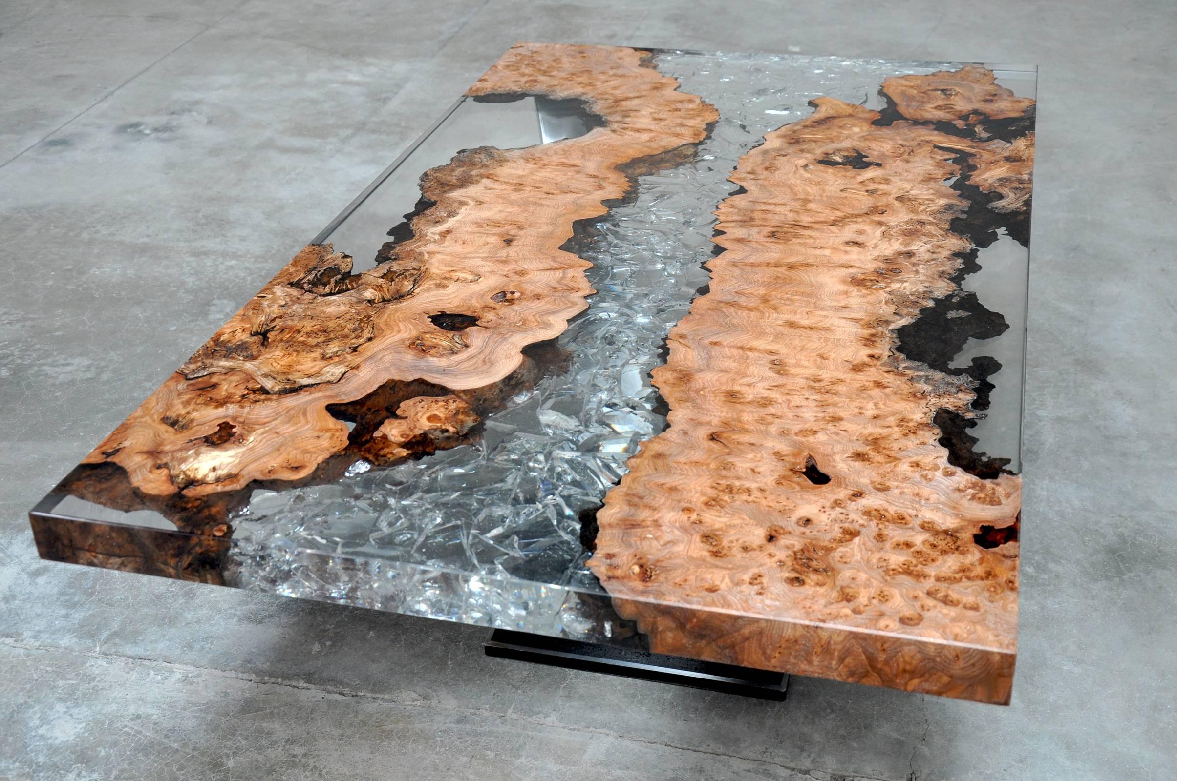 Coffee table elm brambles and glacier resin in solid elm wood made
with the cut of elm brambles and sealed in a transparent resin solid
glacier aspect. Ice sensation by cracking resin on the central part of
the coffee table. Base composed of