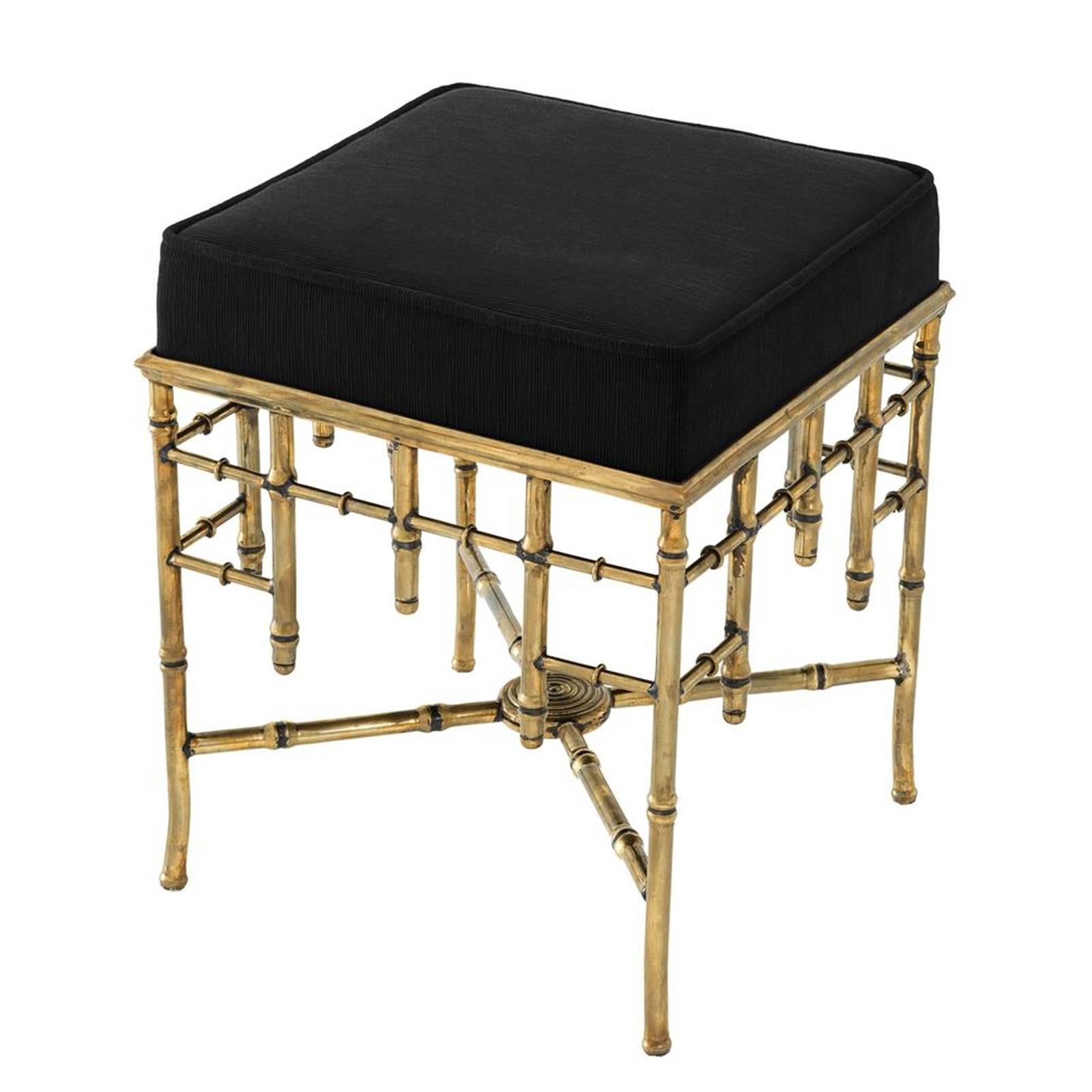 Stool reed square with structure in vintage brass 
finish. Seat upholstered with black albin velvet.
Also available in stool reed medium or large.
