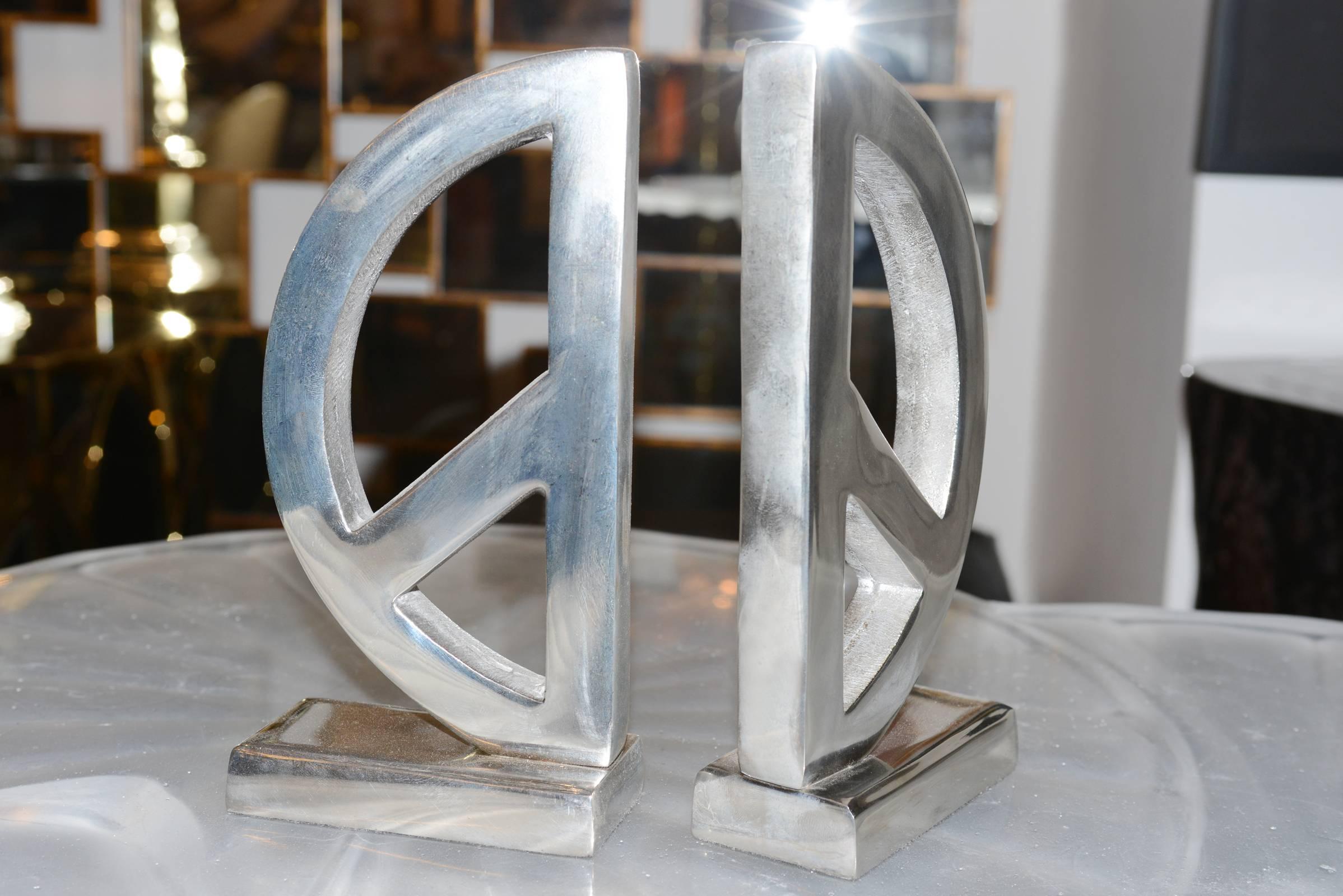 Peace and Love Set of Two Bookends in Aluminium In Excellent Condition In Paris, FR
