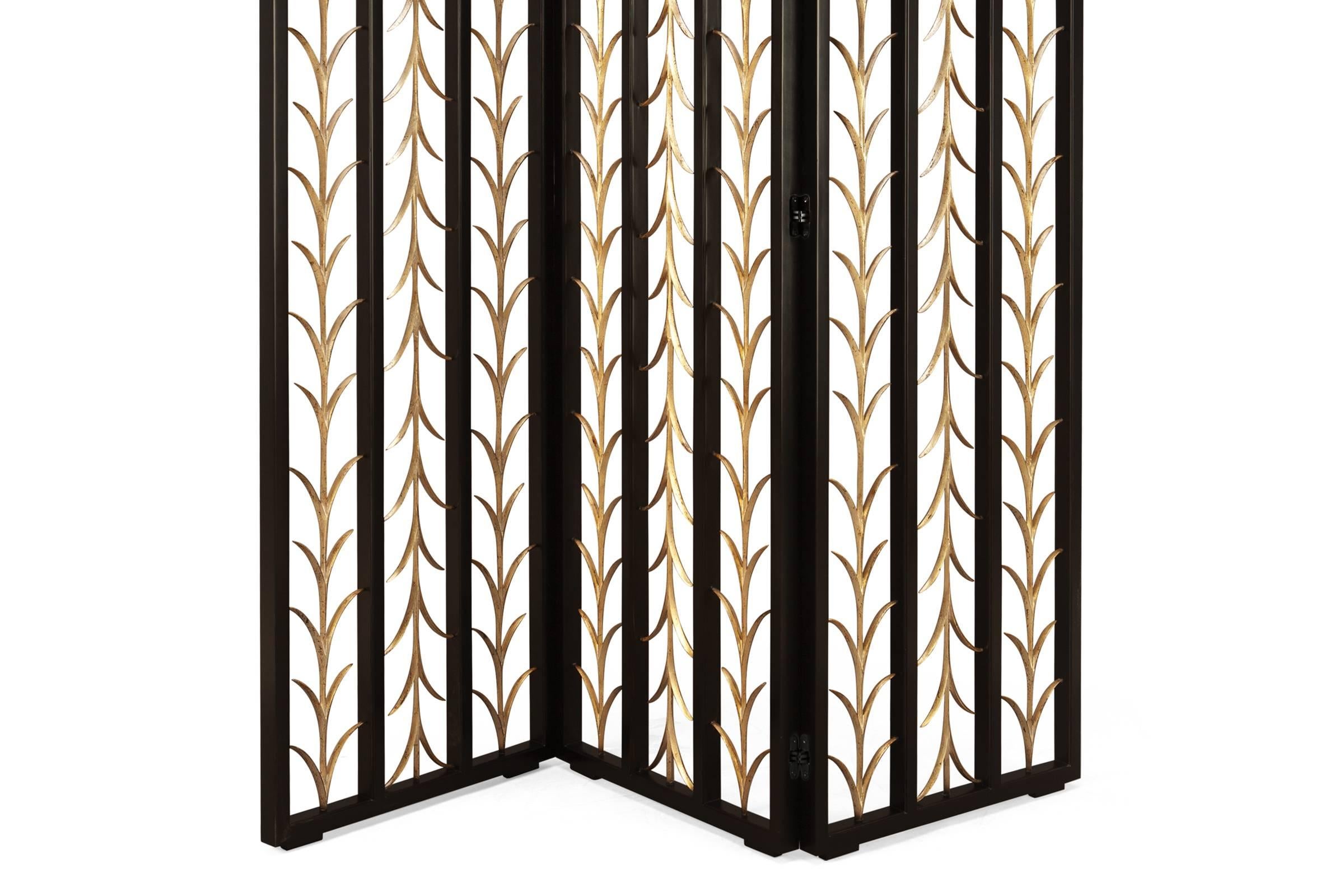 English Feathers Screen in Forged Black Satin Iron an Gilded Silver Finish For Sale