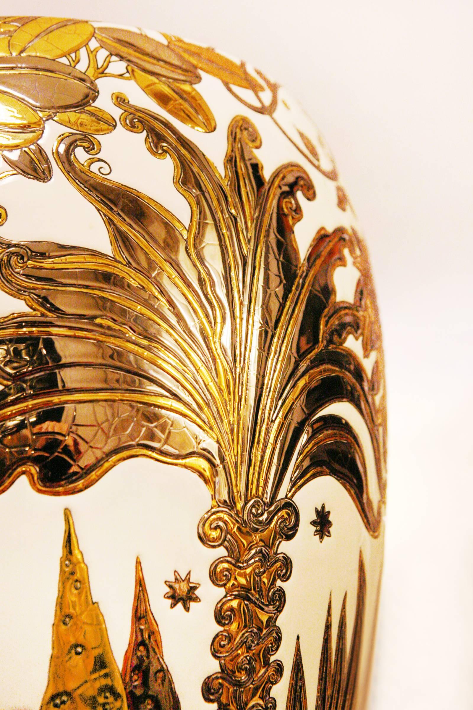 Palmers Weiße und vergoldete Vase Emaux de Longwy, limitierte Auflage im Angebot 1