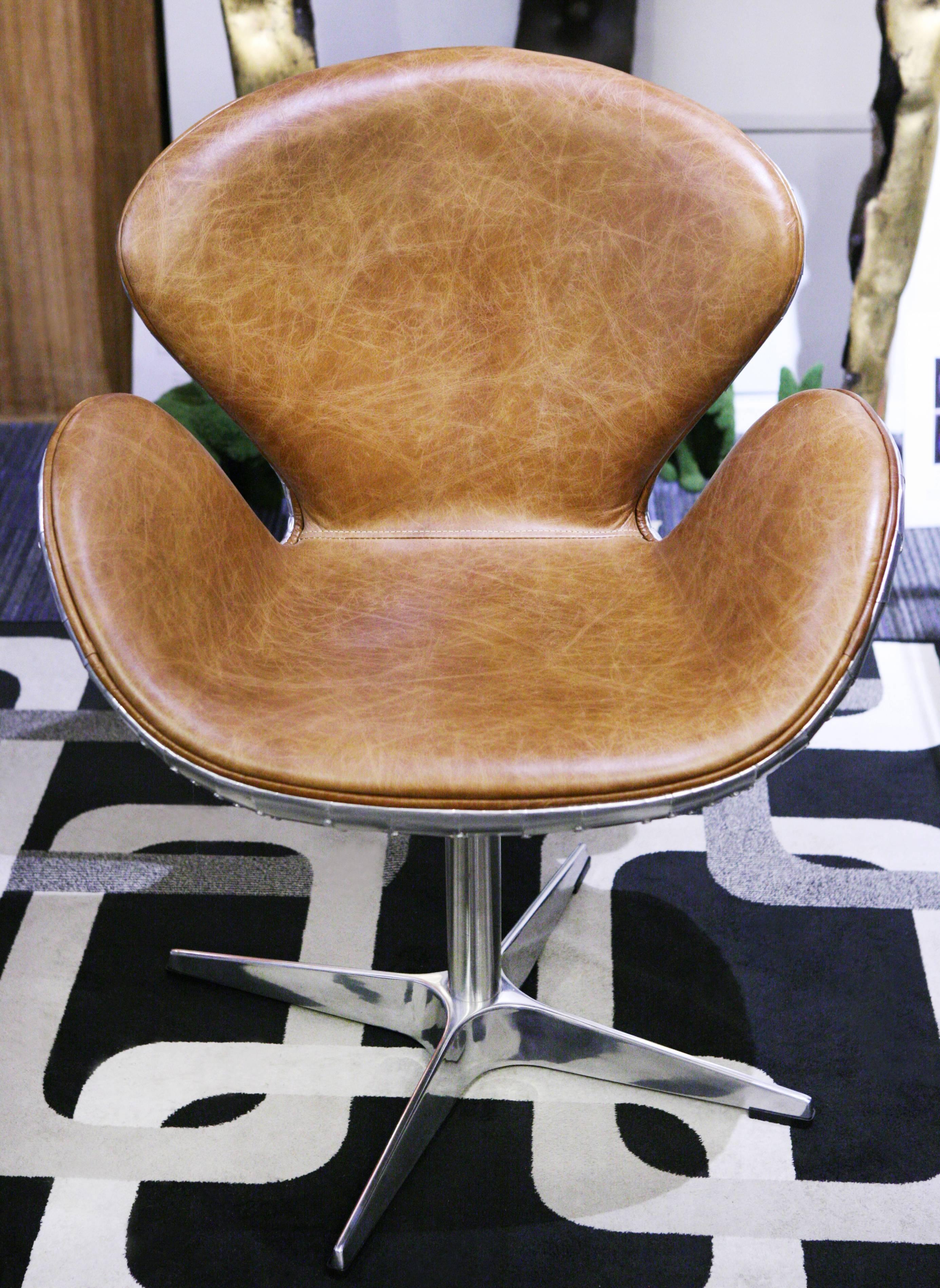 Number 5 Brown Medium Desk Armchair Swivel in Riveted Aluminium and Leather In Excellent Condition In Paris, FR