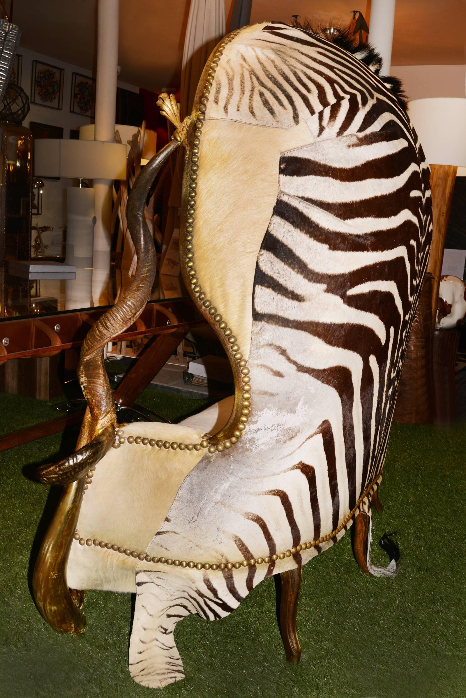 Grand Zebra Two-Seat Sofa with Zebra Skin and Real Horns In Excellent Condition In Paris, FR