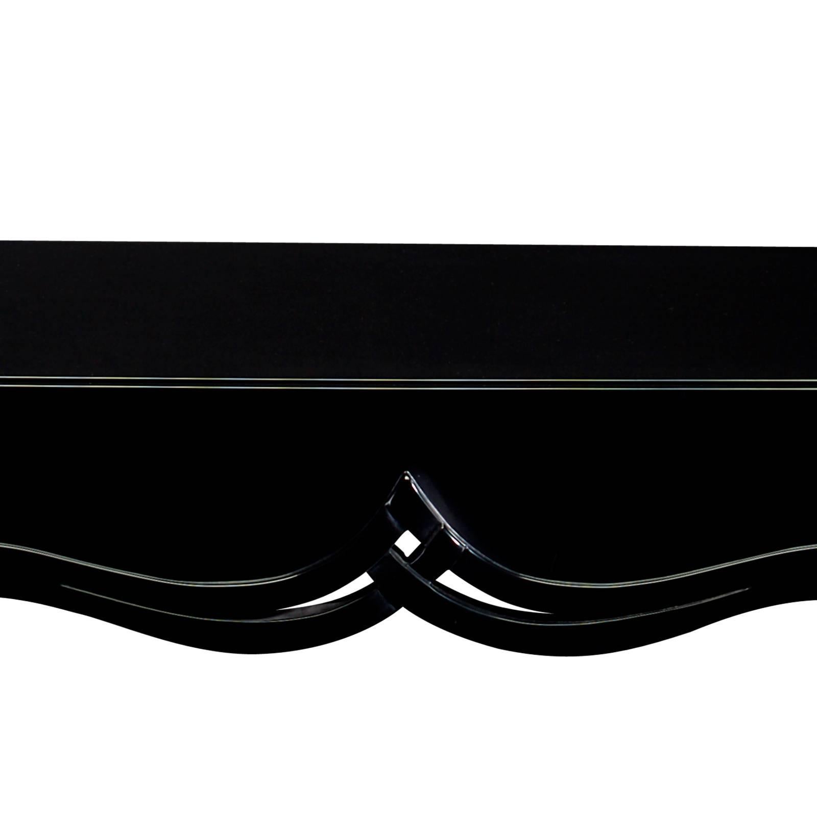 Stormy Beistelltisch oder Nachttisch aus schwarz furniertem massivem Mahagoni im Zustand „Hervorragend“ im Angebot in Paris, FR