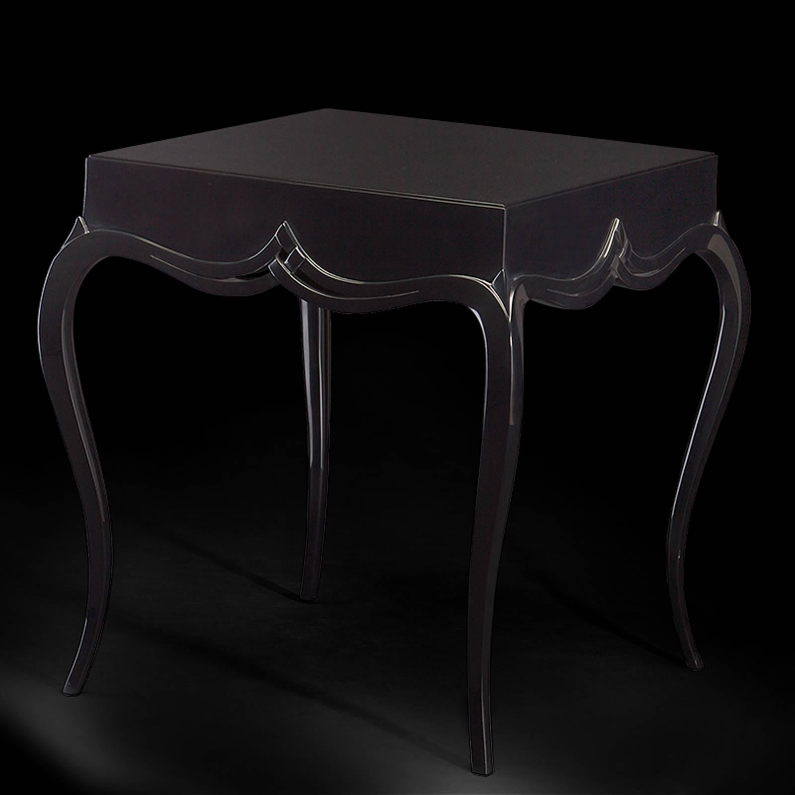 Side Table or nightstand Stormy made with solid
mahogany wood. All black veneered finish. With 
subtle saber feet.
Also available in white veenered.
Also available in coffee table stormy.
  
