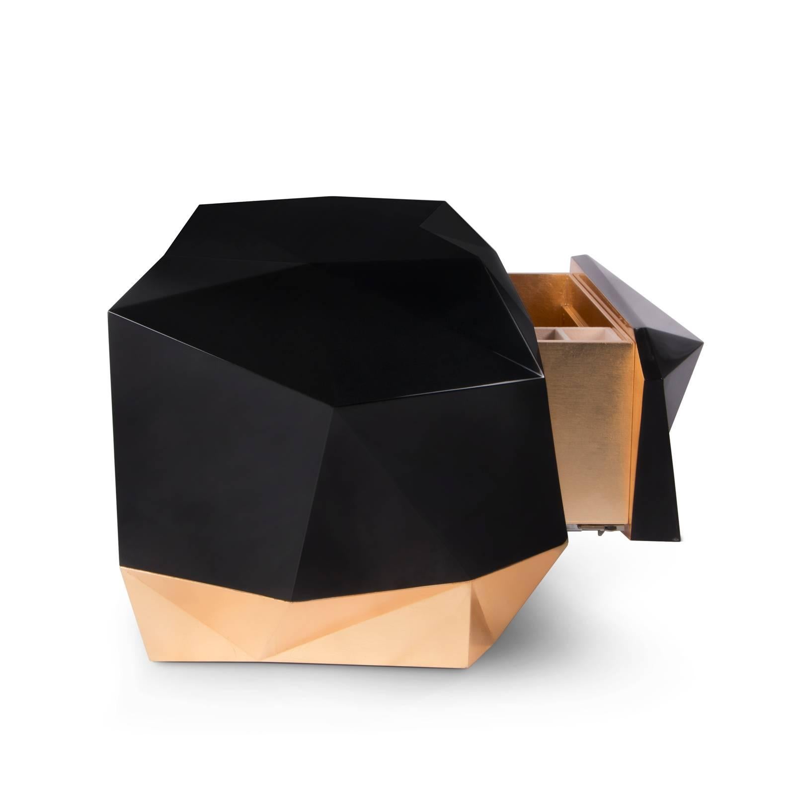Fortnox-Nachttisch, schwarz lackiert, glänzender Lack und Blattgold im Zustand „Neu“ im Angebot in Paris, FR