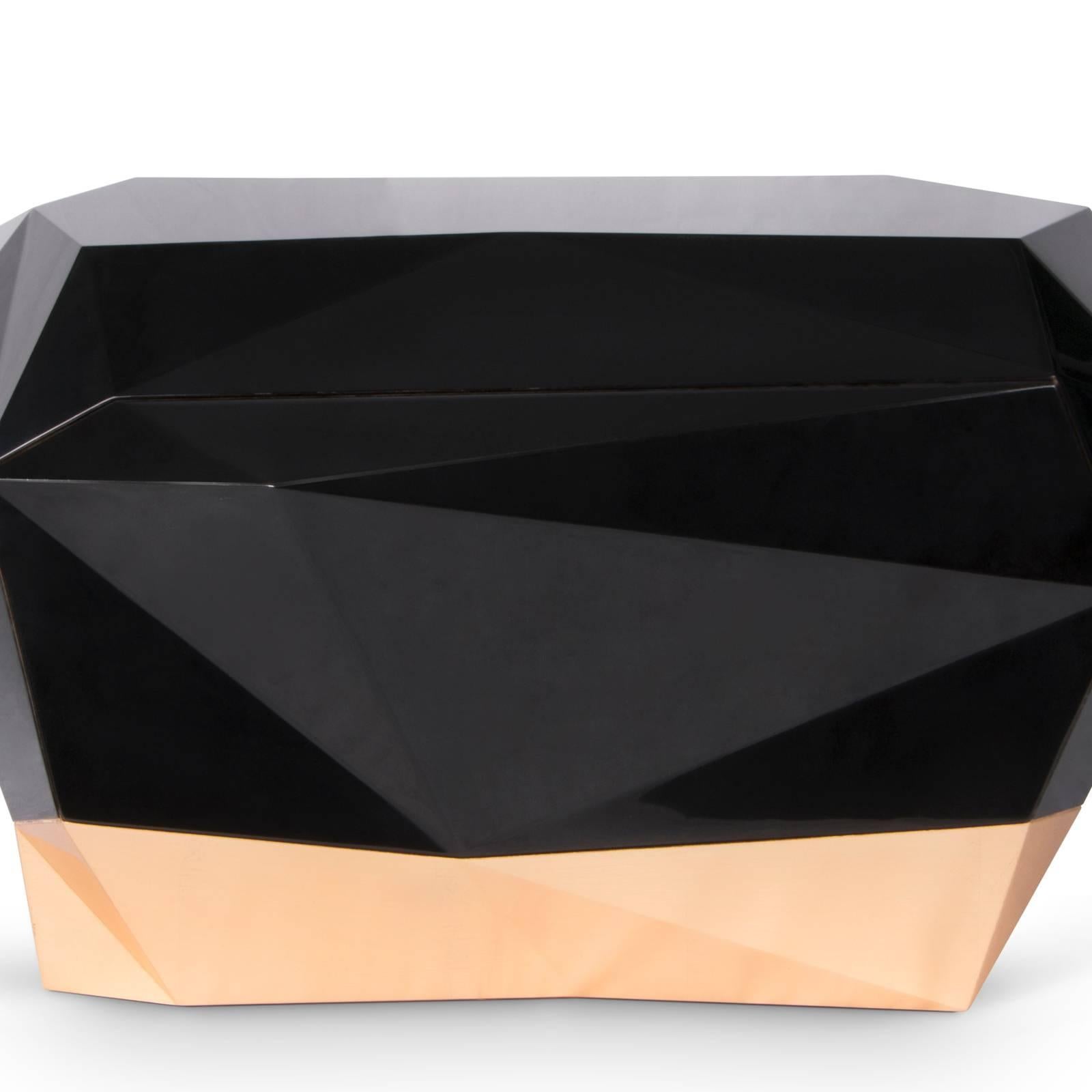 Fortnox-Nachttisch, schwarz lackiert, glänzender Lack und Blattgold (Portugiesisch) im Angebot